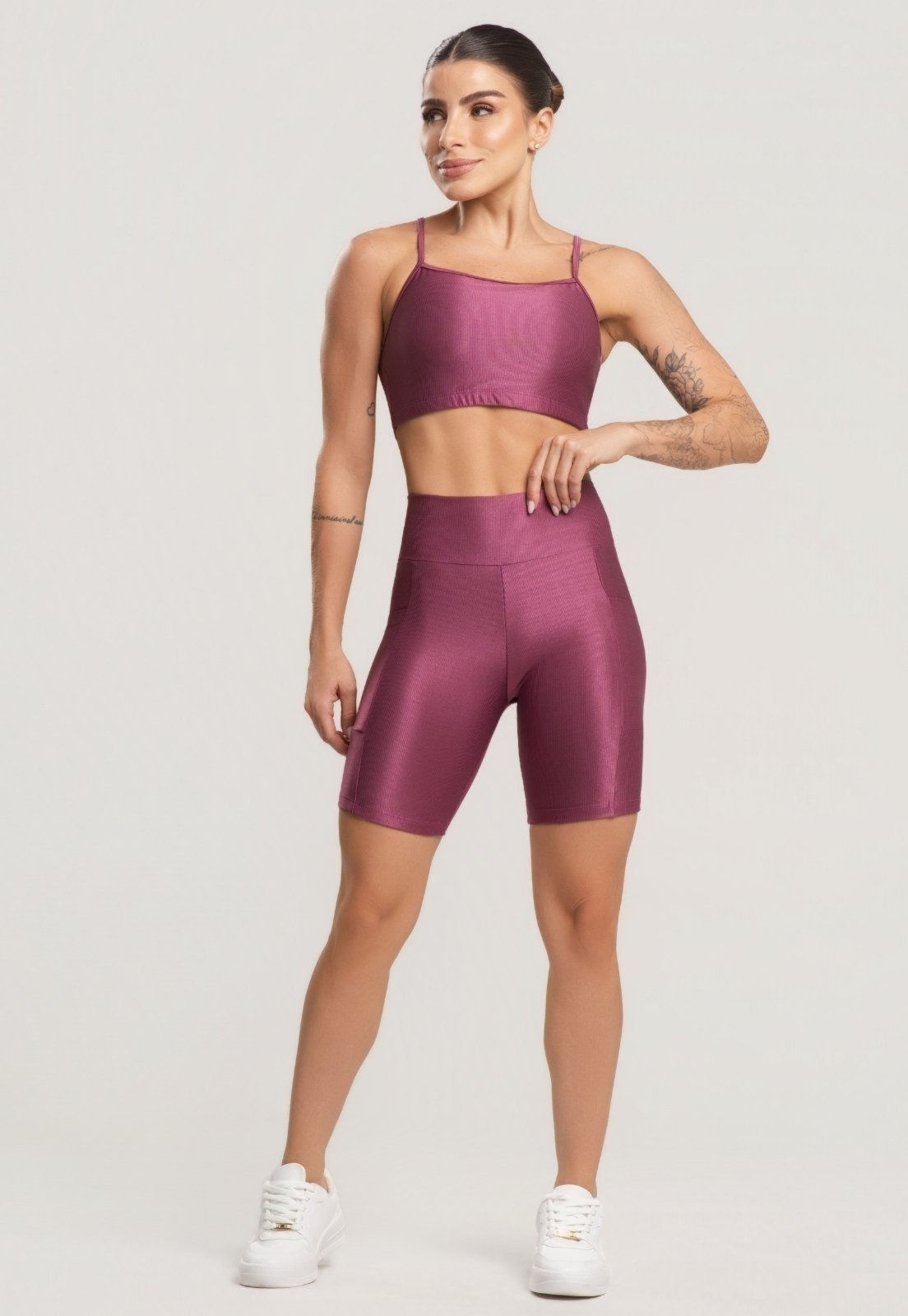 Conjunto Serra e Mar Modas Fitness Top e Bermuda Com Bolso Blackout Alcinha Slim Canelado Sem Transparência Academia Roxo