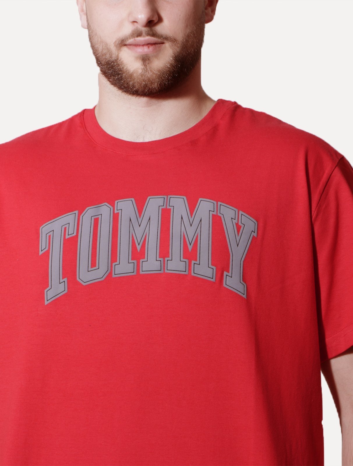 Vista 3 Camiseta Tommy Jeans Masculina Regular Collegiate Arc Vermelha vermelho Tommy Jeans vermelho