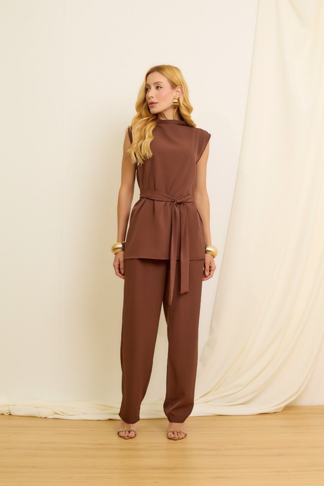 Blusa Vanibele Sem Mangas Crepe Marrom