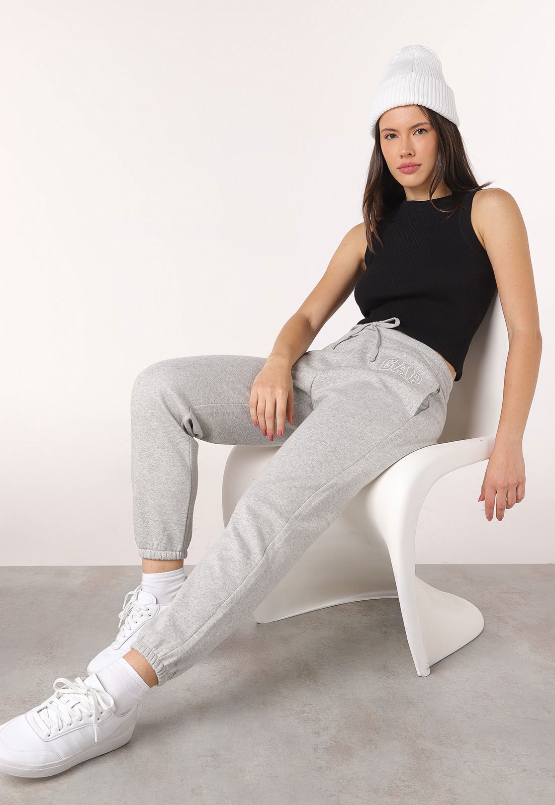 Calça de Moletom GAP Jogger Logo Bordado Cinza