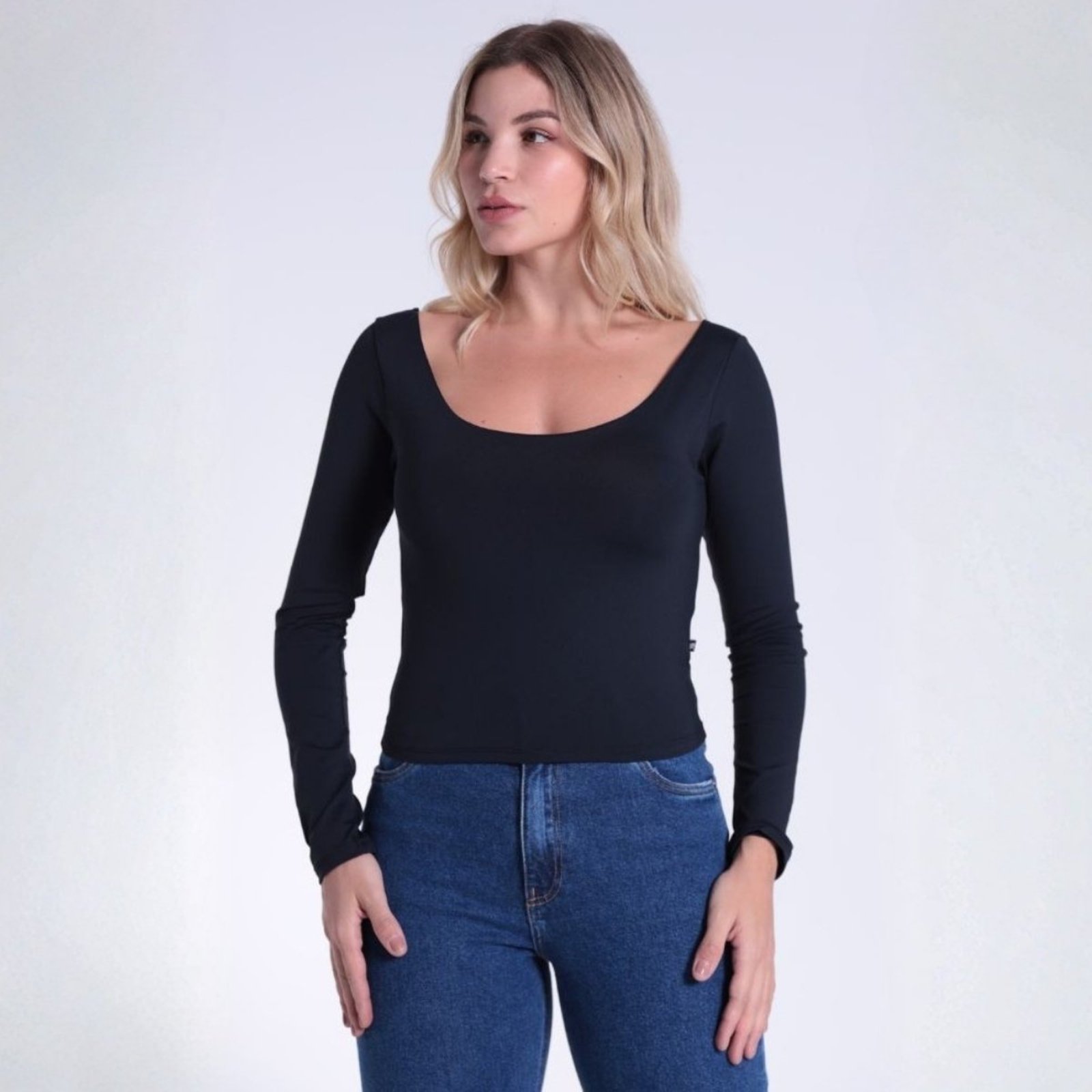Blusa Cropped Manga Longa Decote Redondo Feminino Revanche Svalbard