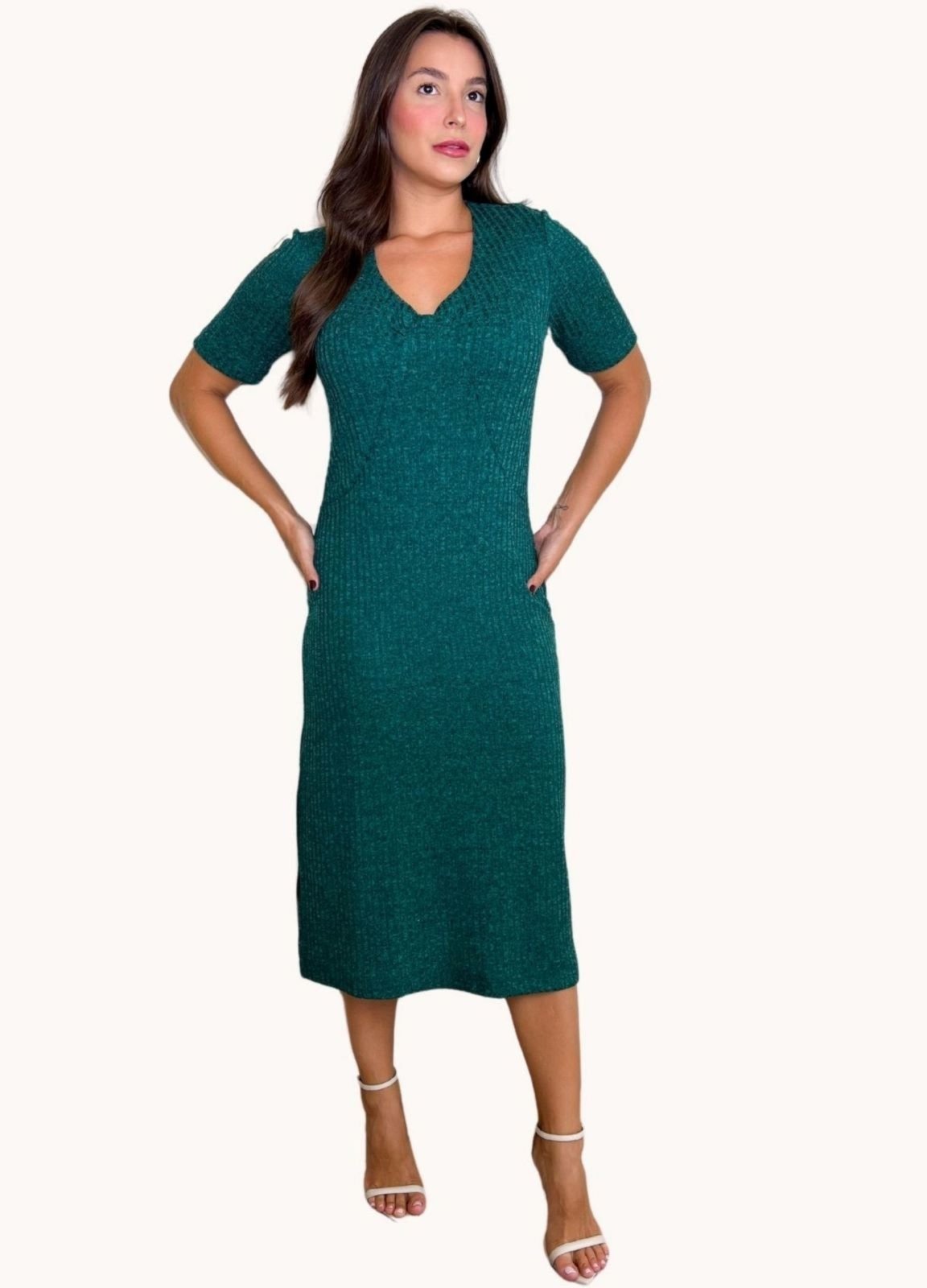 VESTIDO MIDI CANELADO COM FRANZIDO VERDE