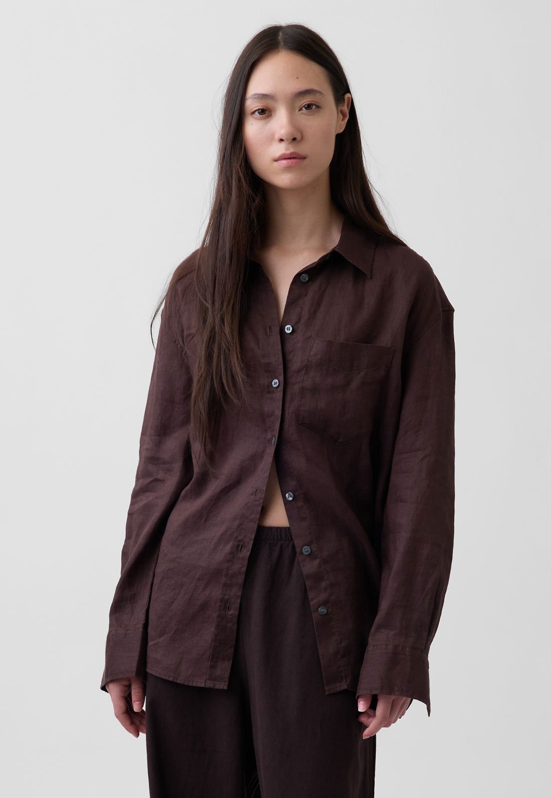 Camisa Feminina GAP The Relaxed Shirt Linho Marrom