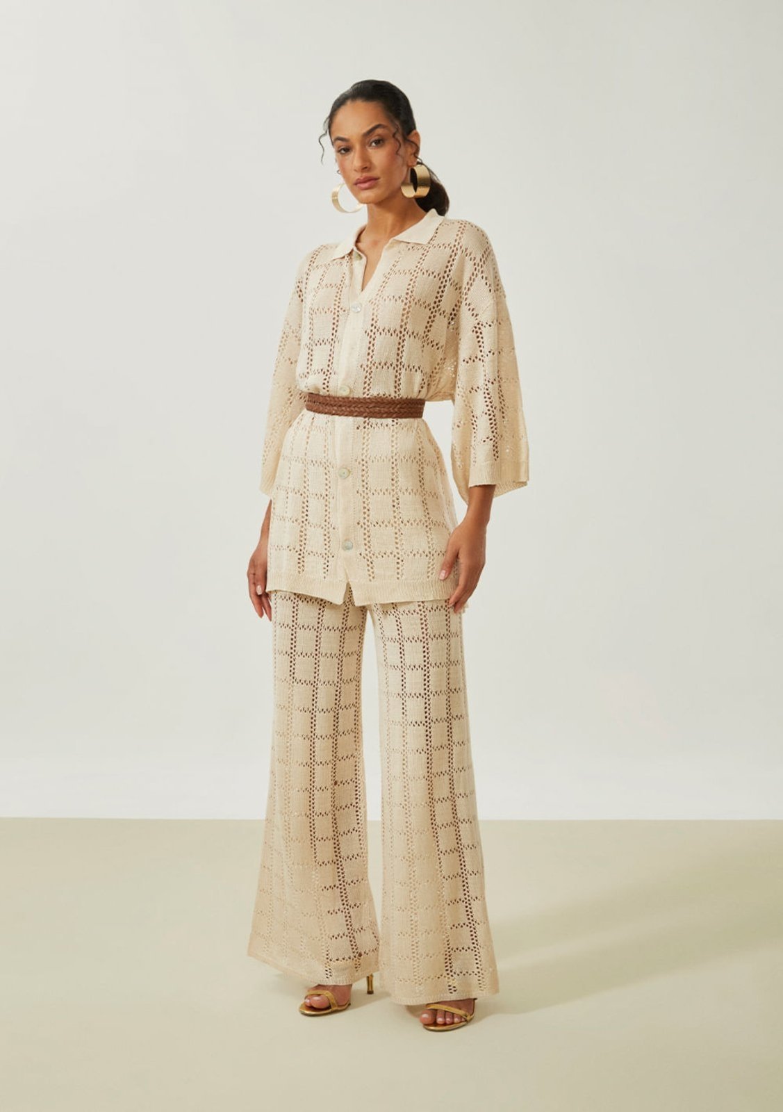 Camisa Maria Valentina Oversized Gola Clássica Manga Curta Padrão Bege