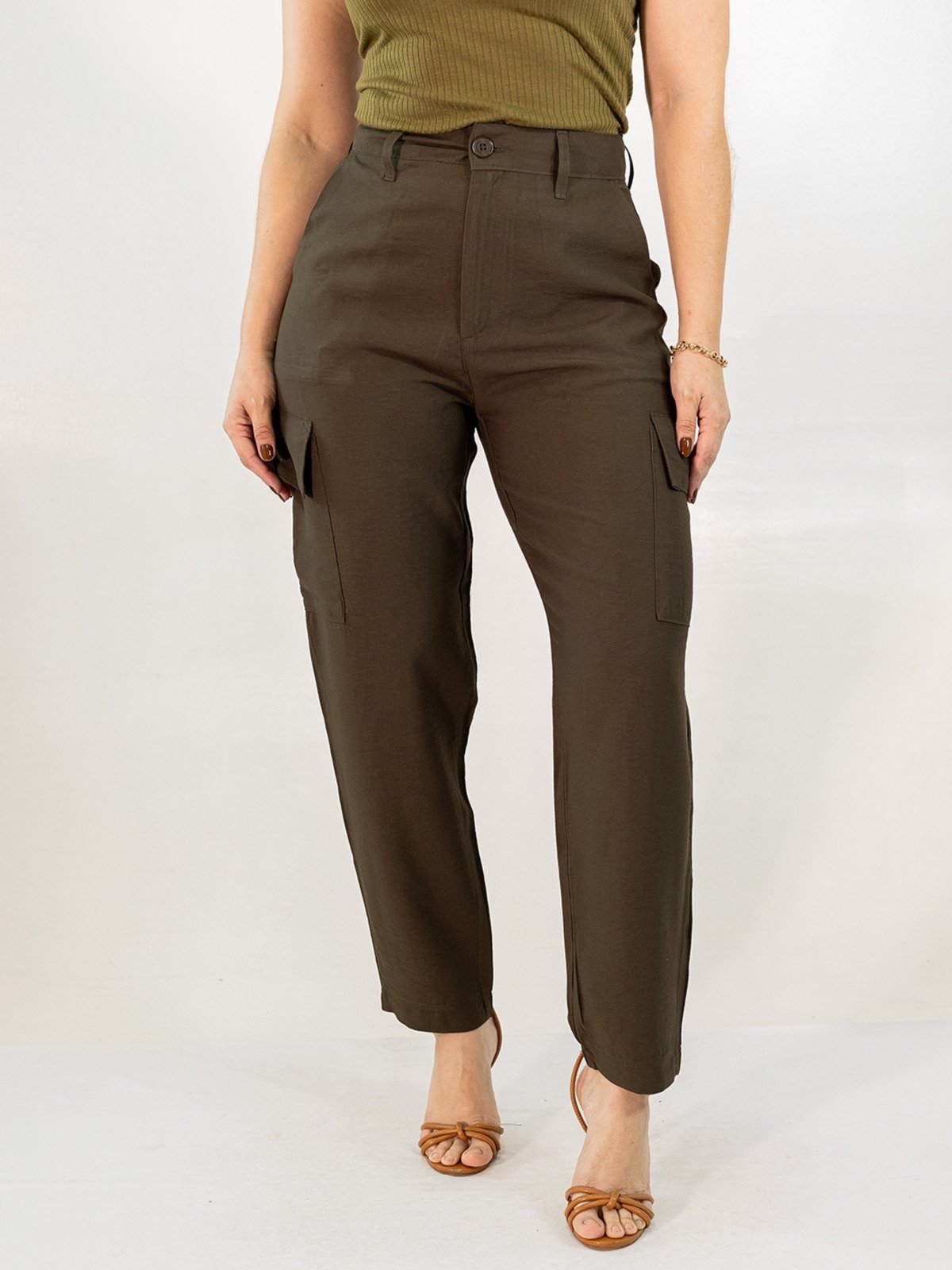 Calça Feminina Mom Bolso Cargo Alfaiataria Viscose Anticorpus