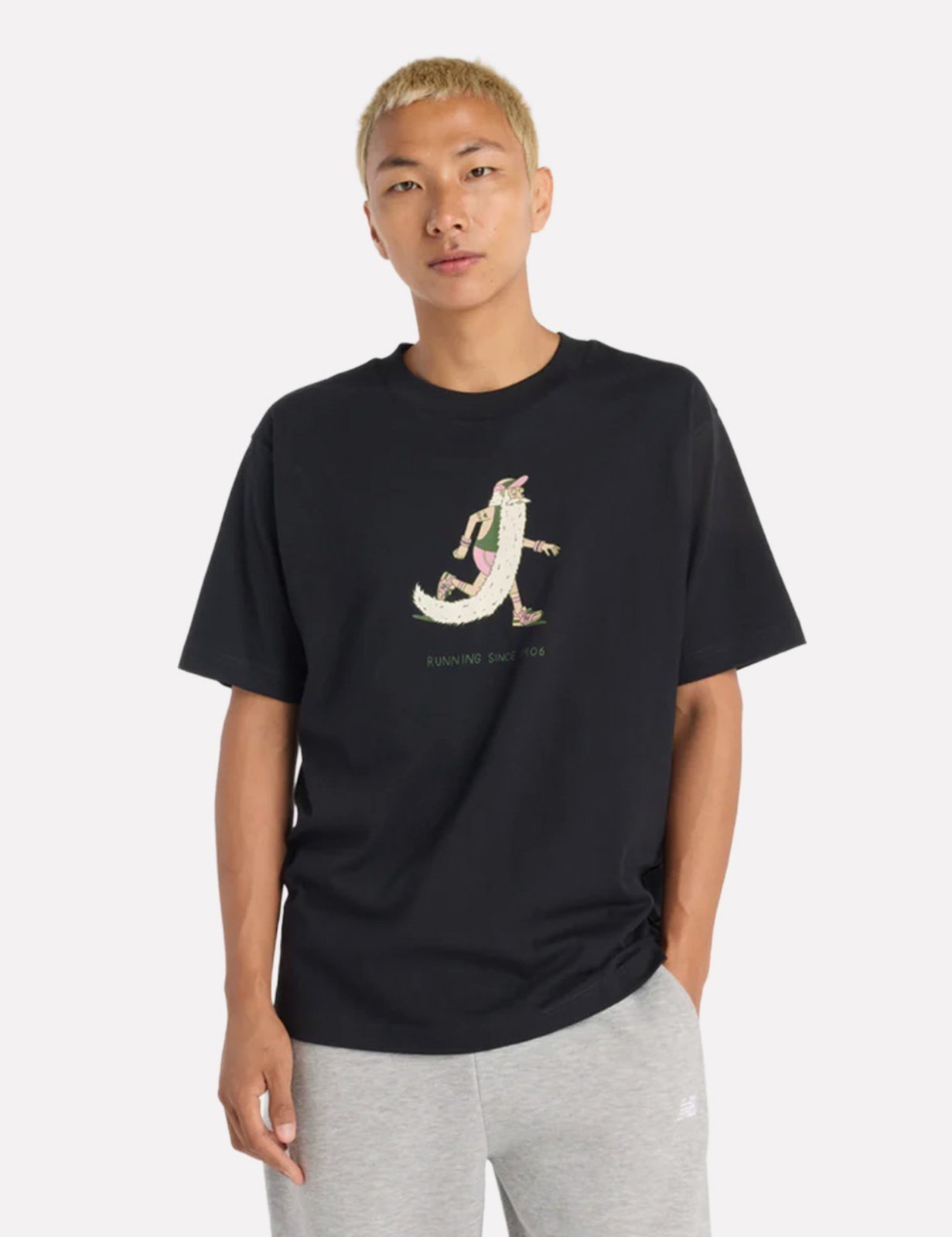 Vista 2 Camiseta New Balance Masculina Relaxed Bearded Runner Preta preto New Balance preto