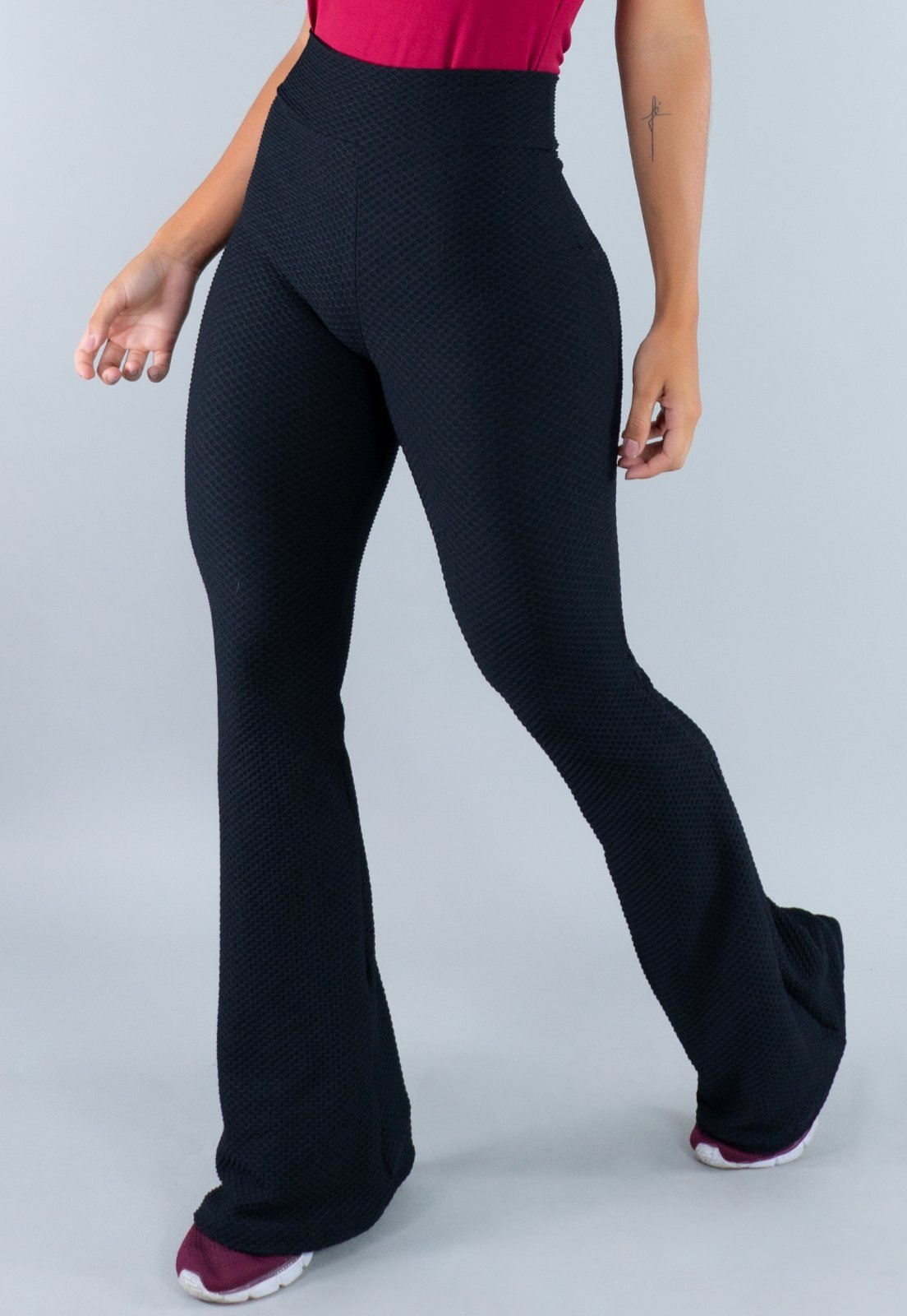Calça Flare MVB Modas Pantalona Cintura Alta Textura Tecido Bolha Preta