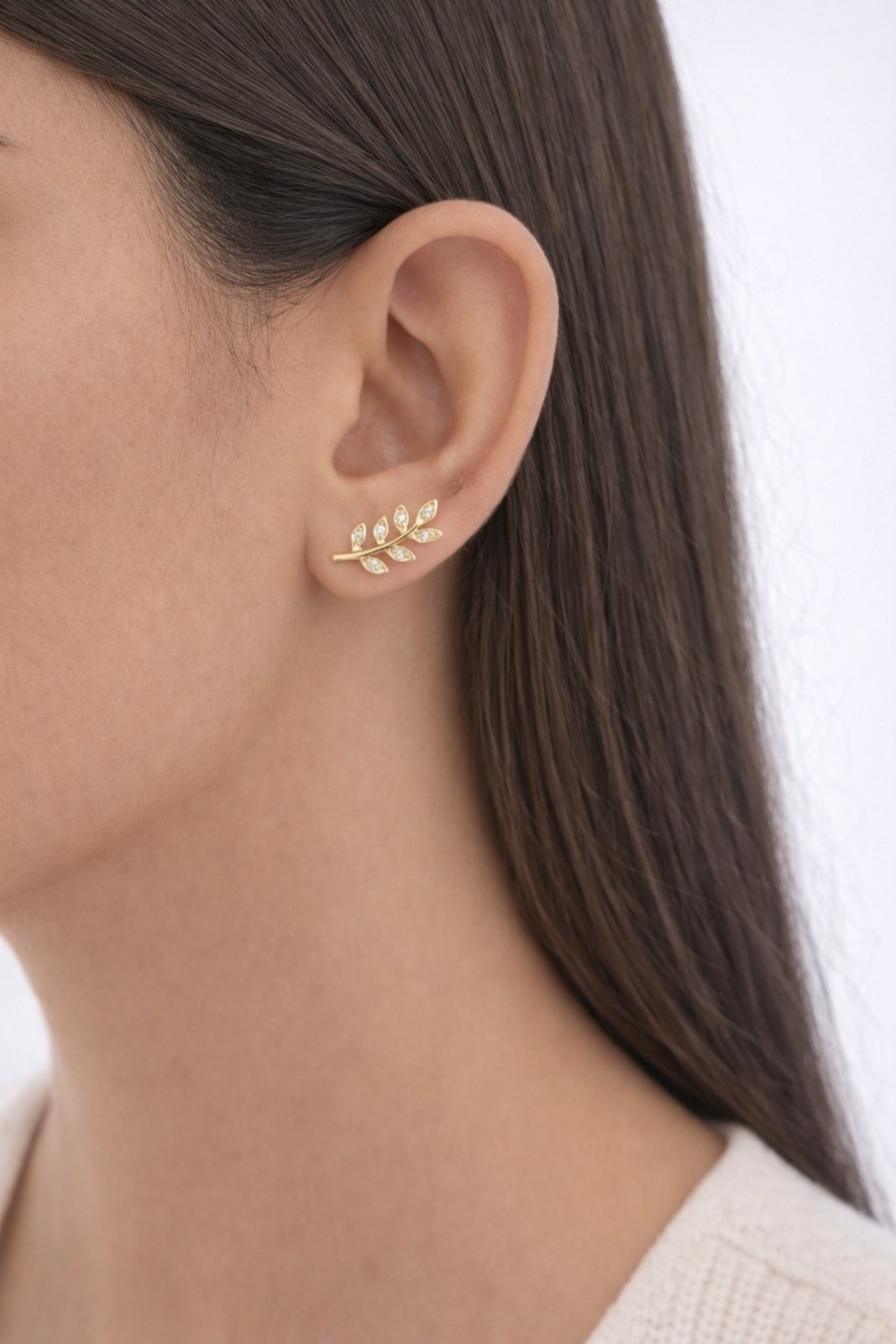 Vista 2 Brinco Folhas Banhado a Ouro 18k Alexandra Michelassi Semijoias prata