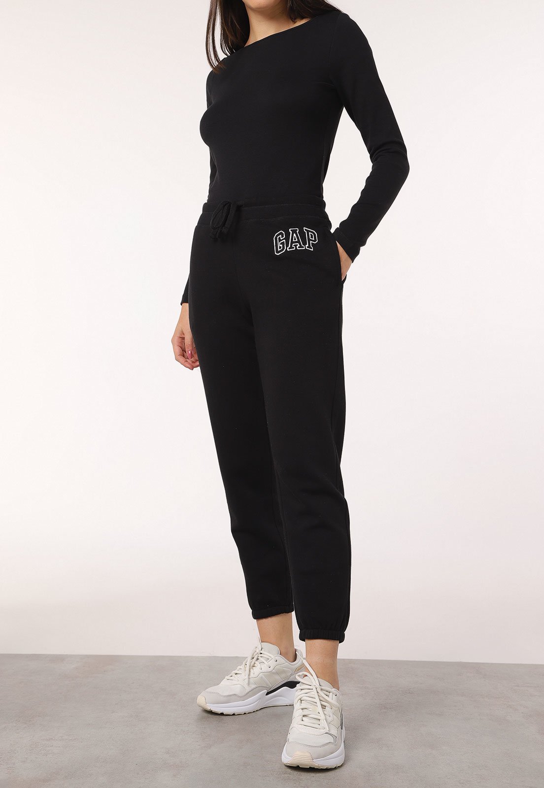 Calça de Moletom GAP Jogger Logo Bordado Preta