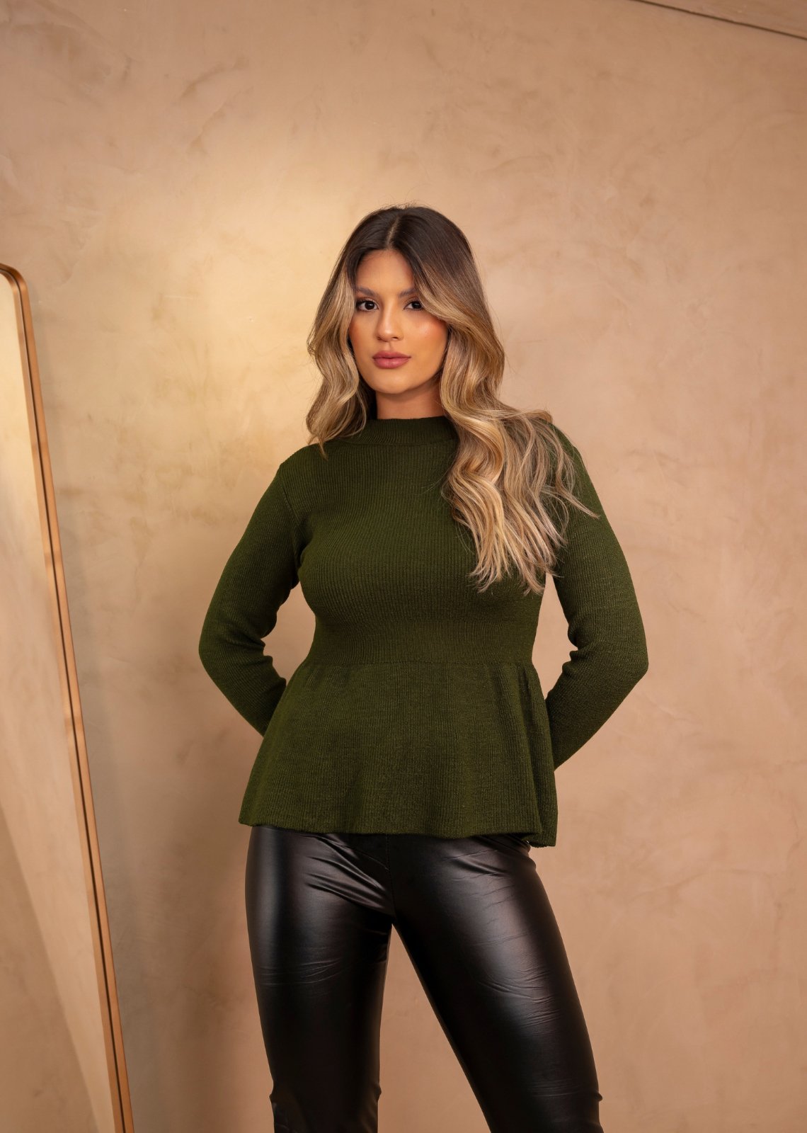 Blusa Manga Longa Cropped Detalhe na Cintura Tricot Jayra Cia do Vestido Verde
