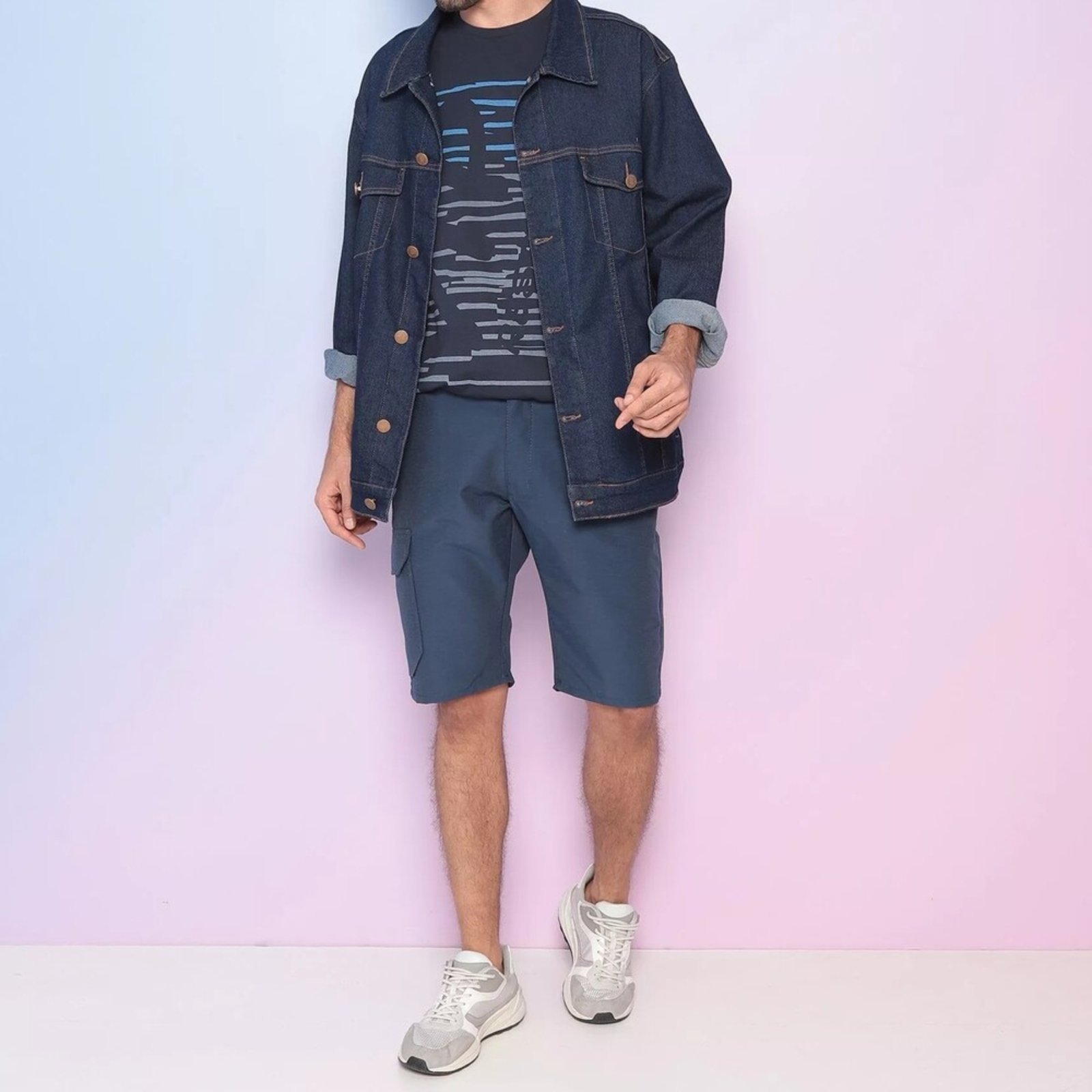 Bermuda Casual Com Bolsos e Recortes Marinho