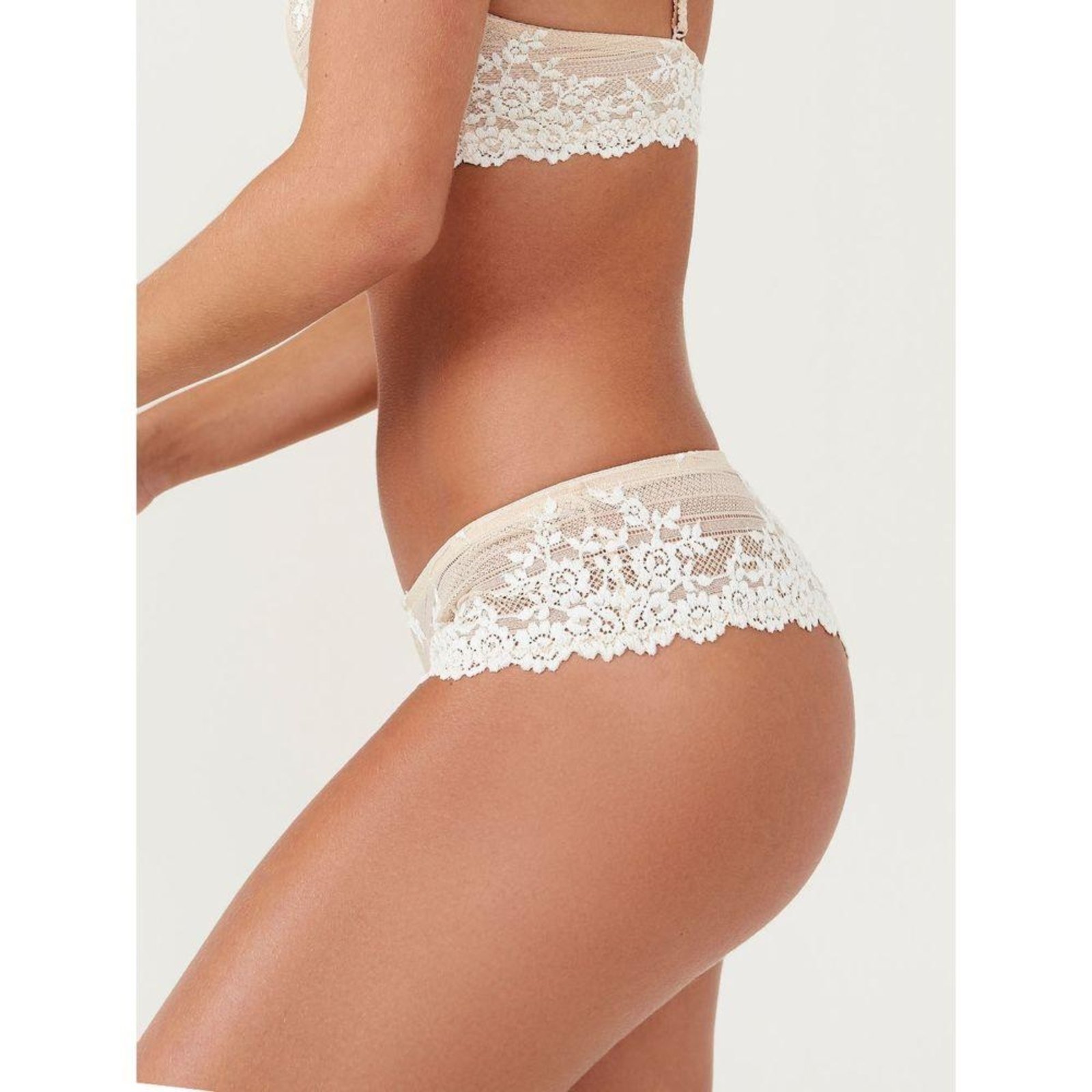 Vista 3 Calcinha Maxi Renda Embrace Lace Nude Loungerie incolor nude Loungerie incolor nude