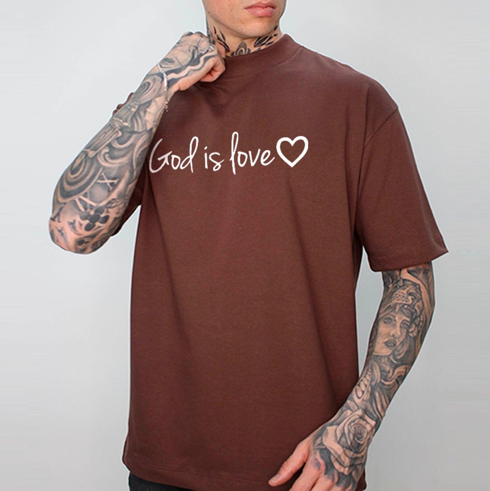 Camiseta Oversized God Is Love Estampa Fé e Amor Unissex Marrom