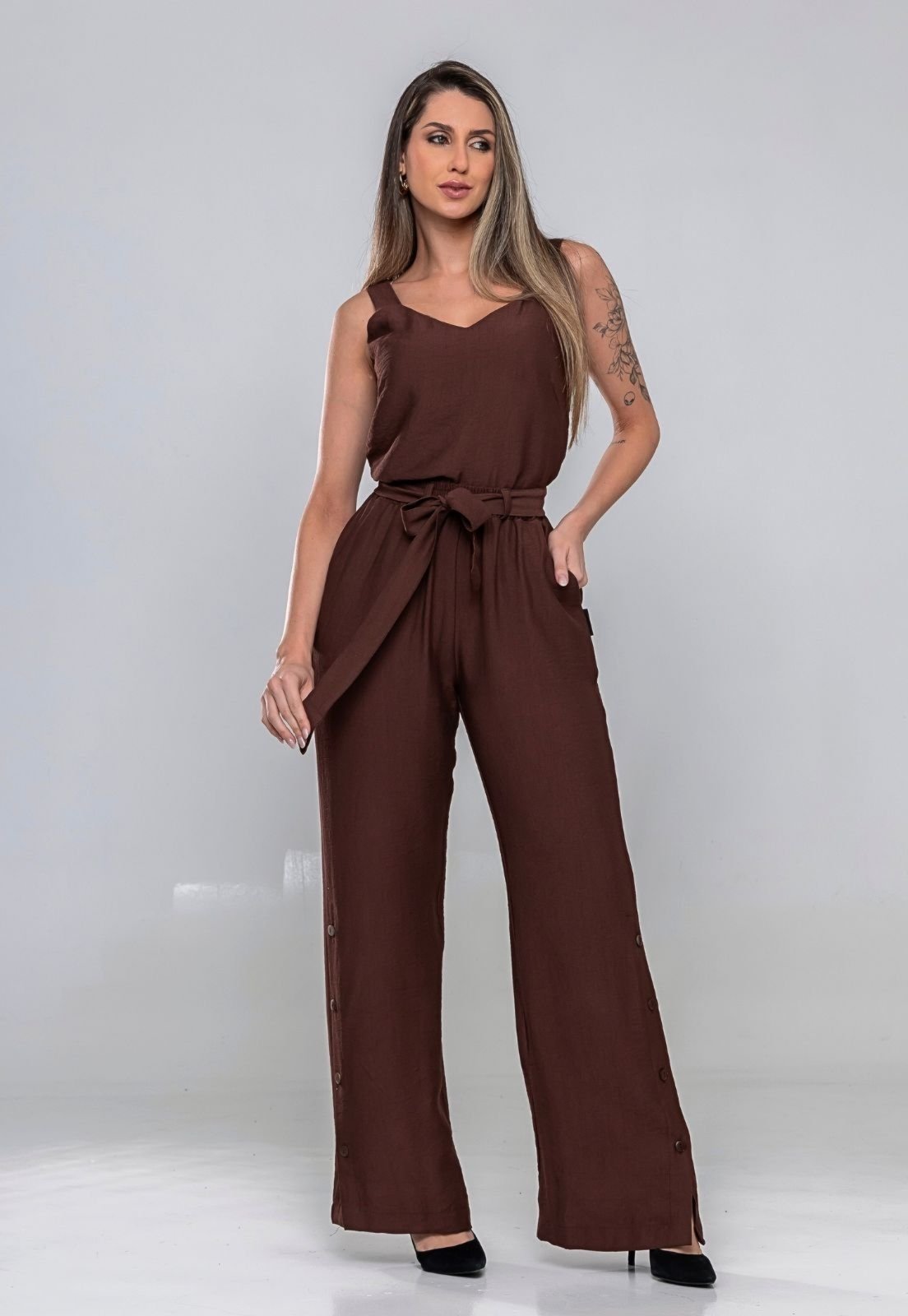Conjunto Calça Pantalona com Botões na Barra e Regata com alça larga – Marrom Escuro