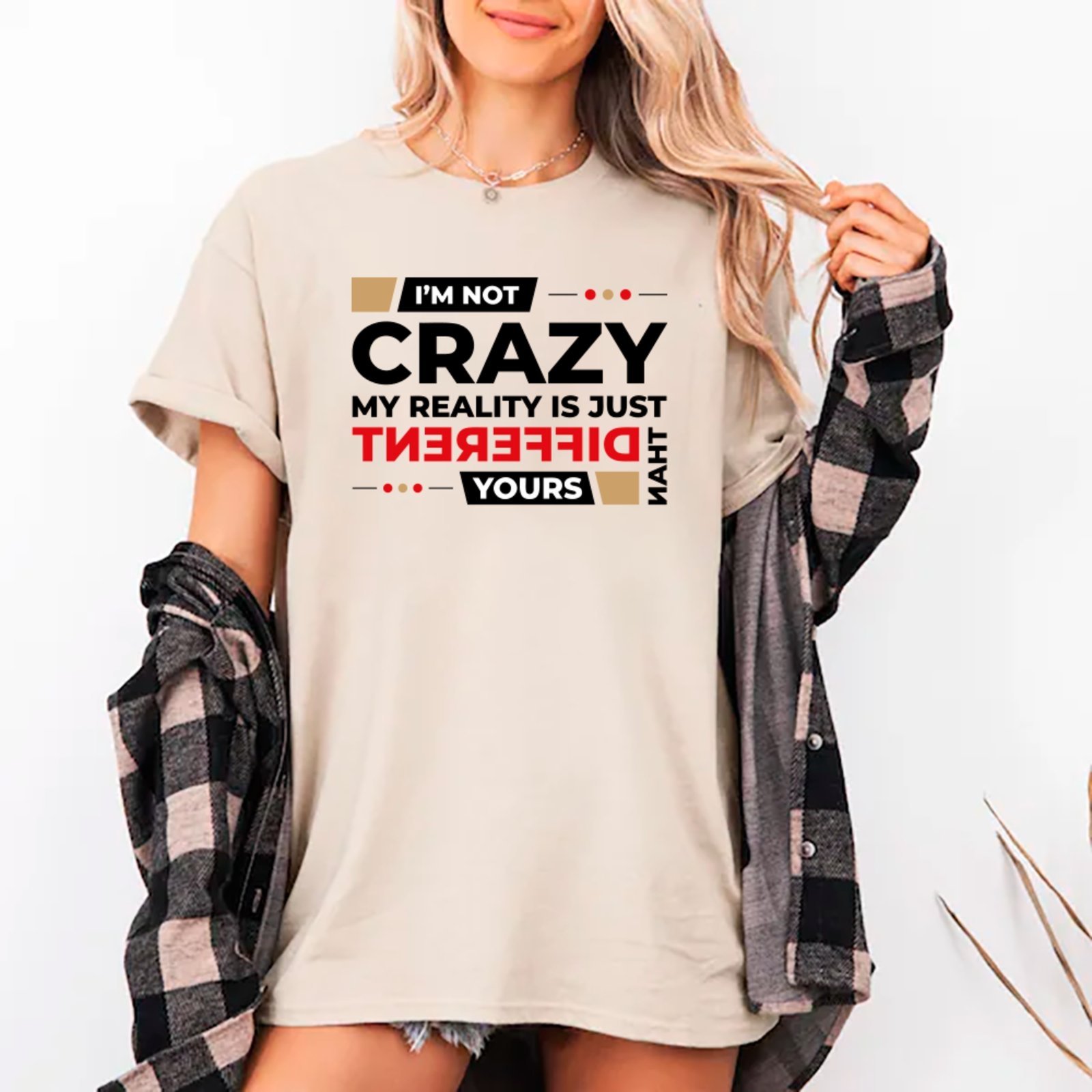 Camiseta Ousy Unissex I’m Not Crazy My Reality Is Different Básica Off White