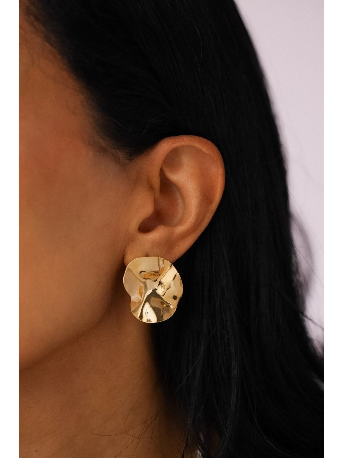 Brinco Oval Ondulado Organico Banhado a ouro 18k