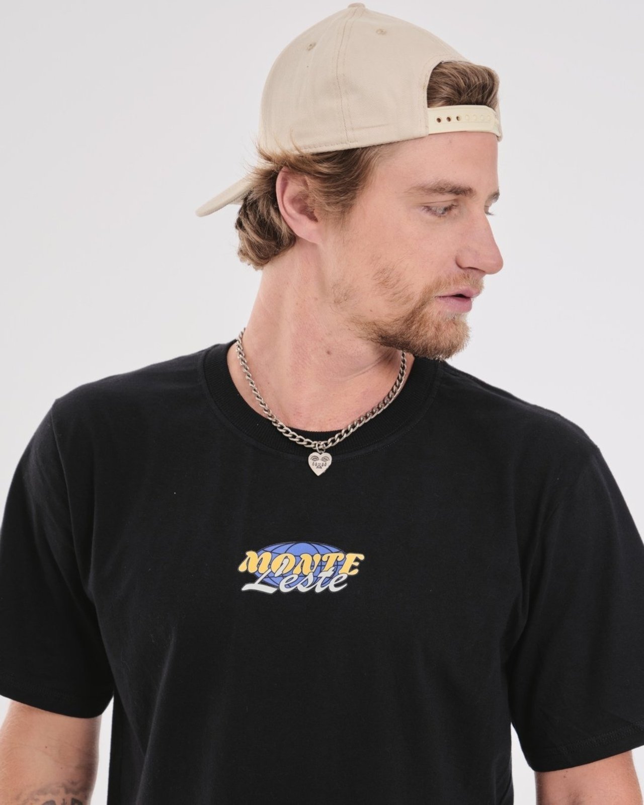 Camiseta Regular Estampada - Worldwide Preto