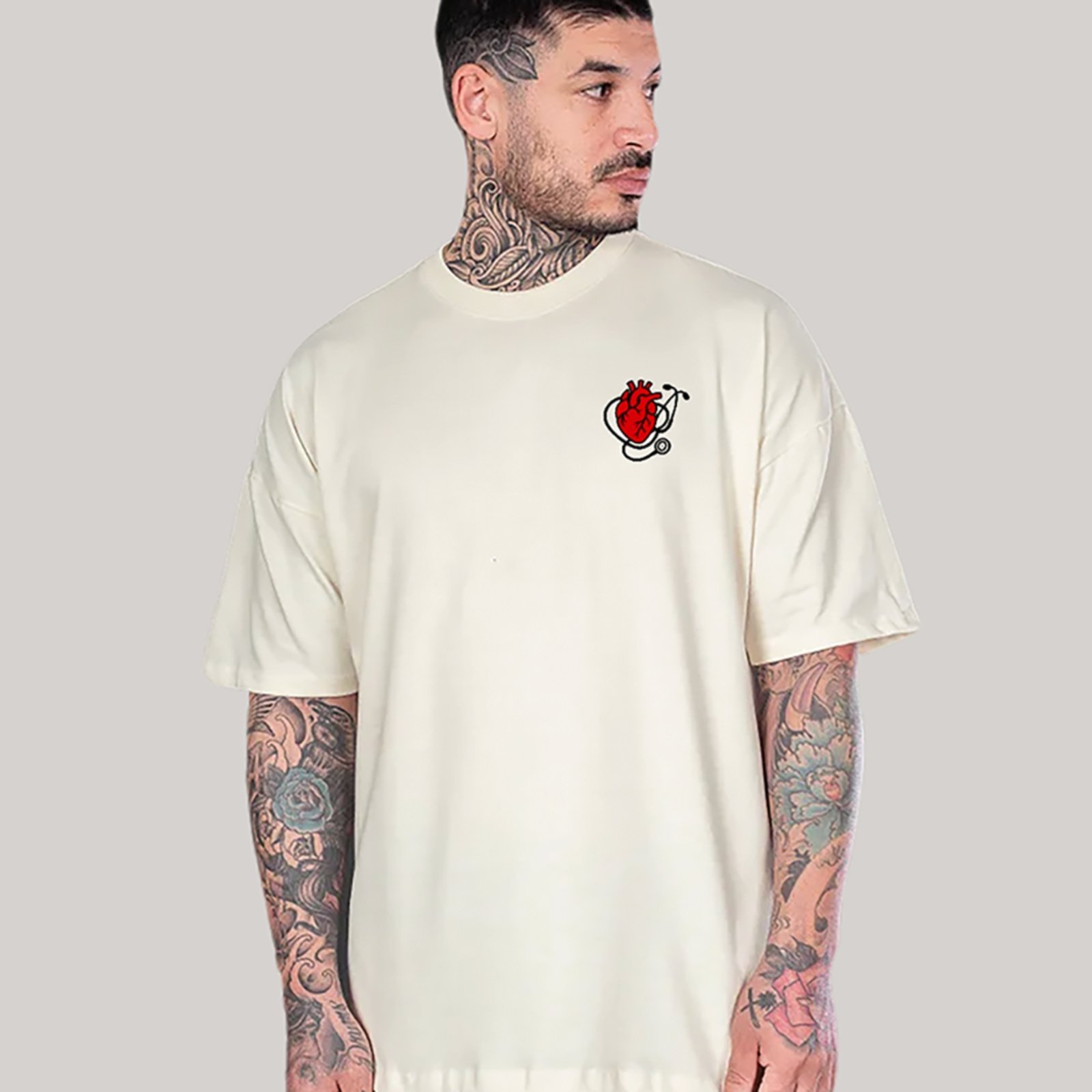 Camiseta Ousy Unissex Profissão Medicina Coração Anatômico Oversized Off White
