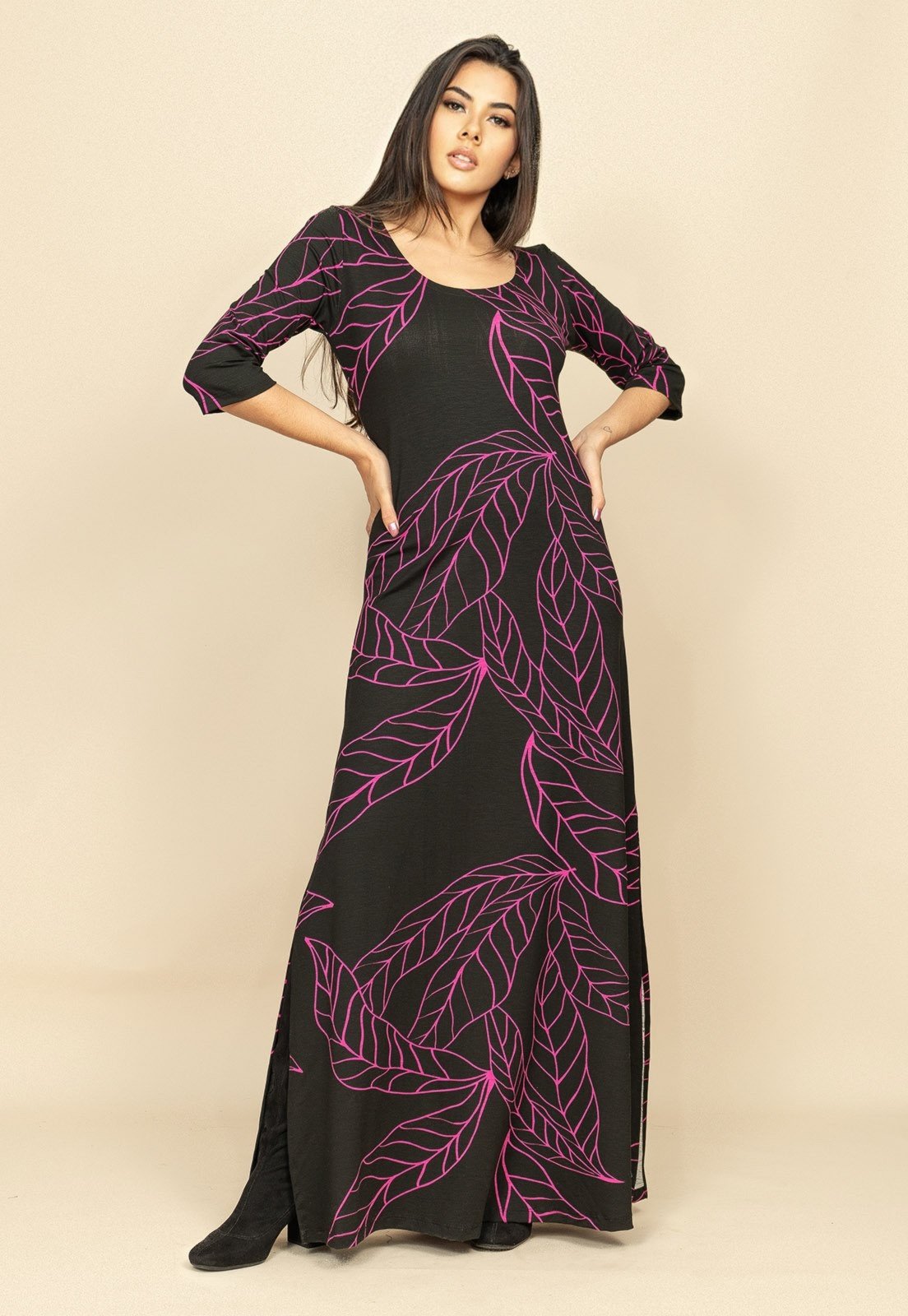 Vestido Longo Malha Gola Canoa Manga 3/4 Estampa Antúrios Lilás