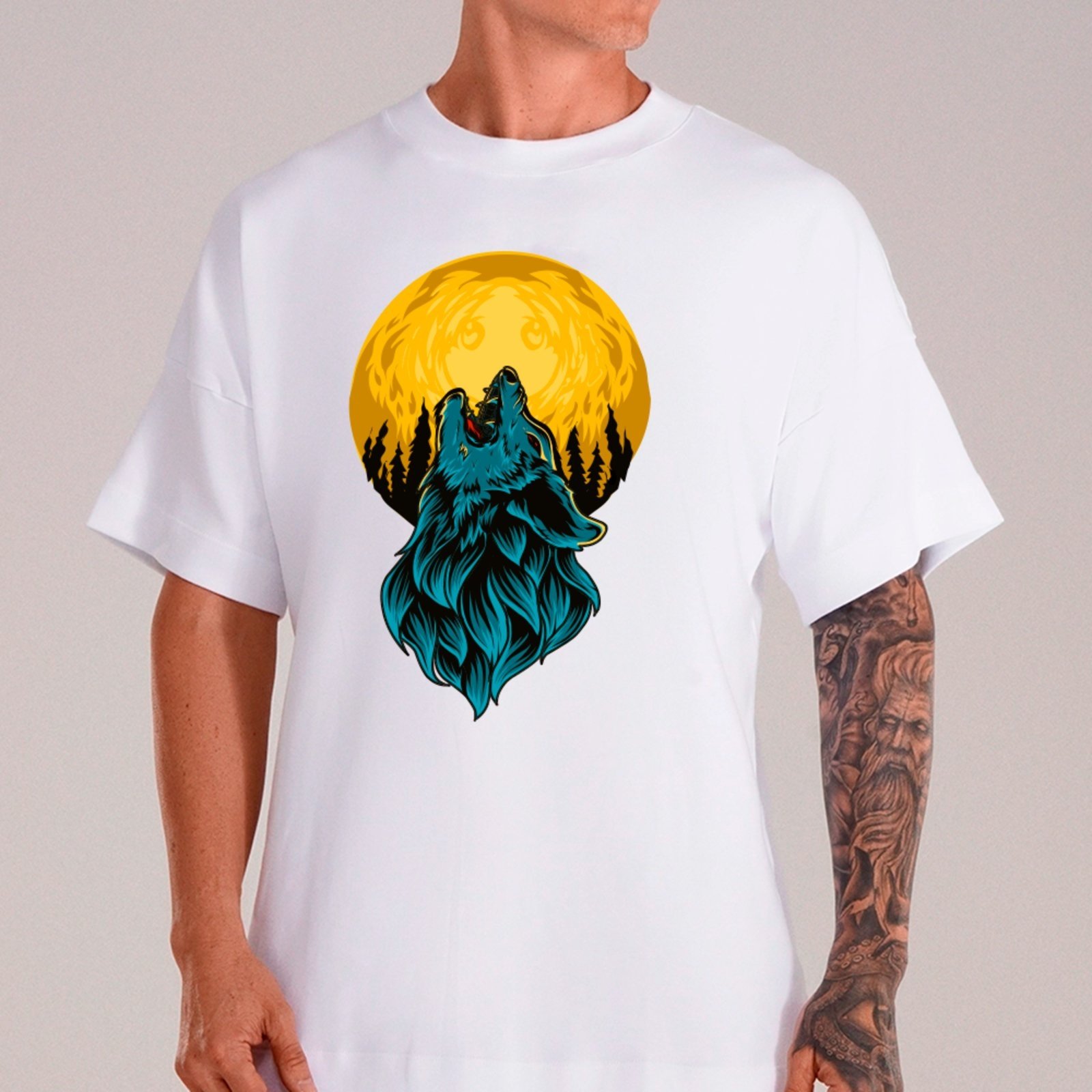 Camiseta Ousy Streetwear Lobo Uivando Lua Cheia com Floresta Oversized Unissex Branco