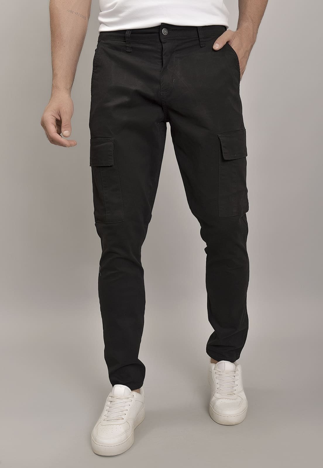 Calça Cargo Masculina Slim Fit com Passante e Bolso-Faca Dialogo Preto