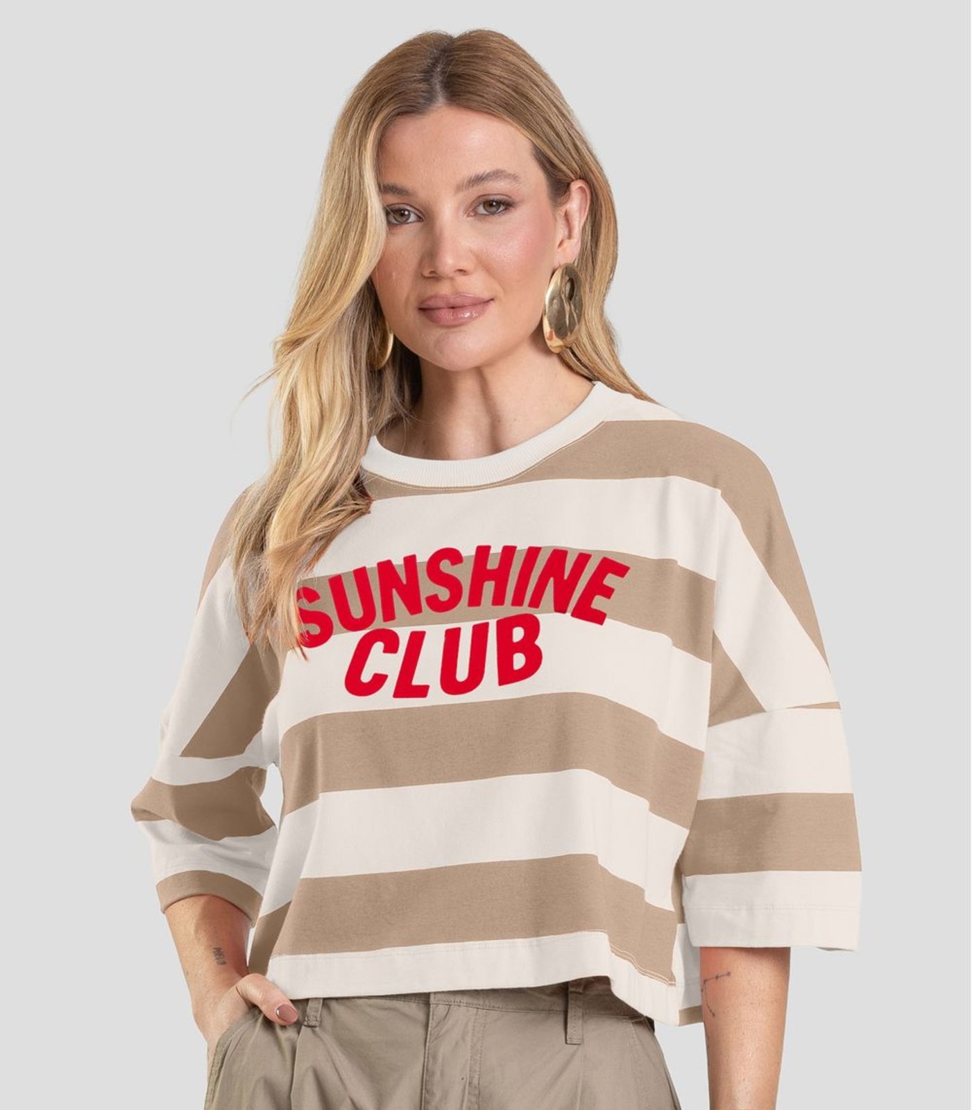 T- Shirt Feminina Cropped Dianna Marrom