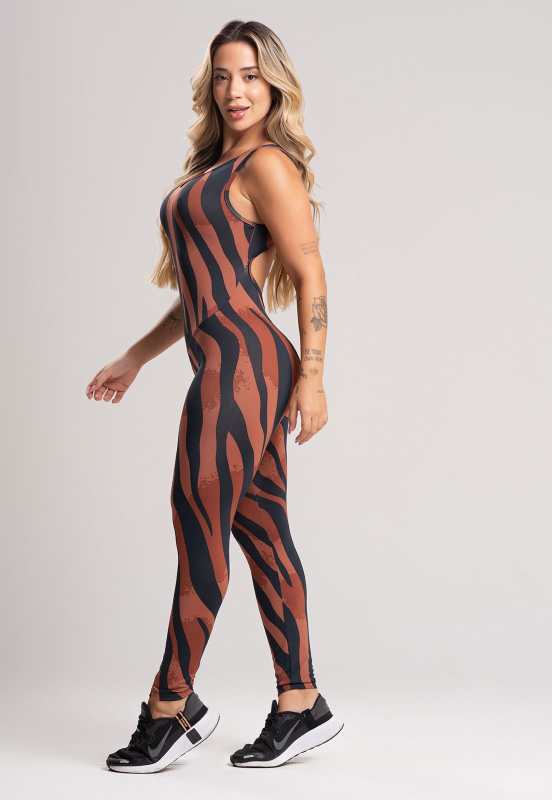 Macacão Longo MVB Modas Costa Nua Fitness Suplex Estampado Safari