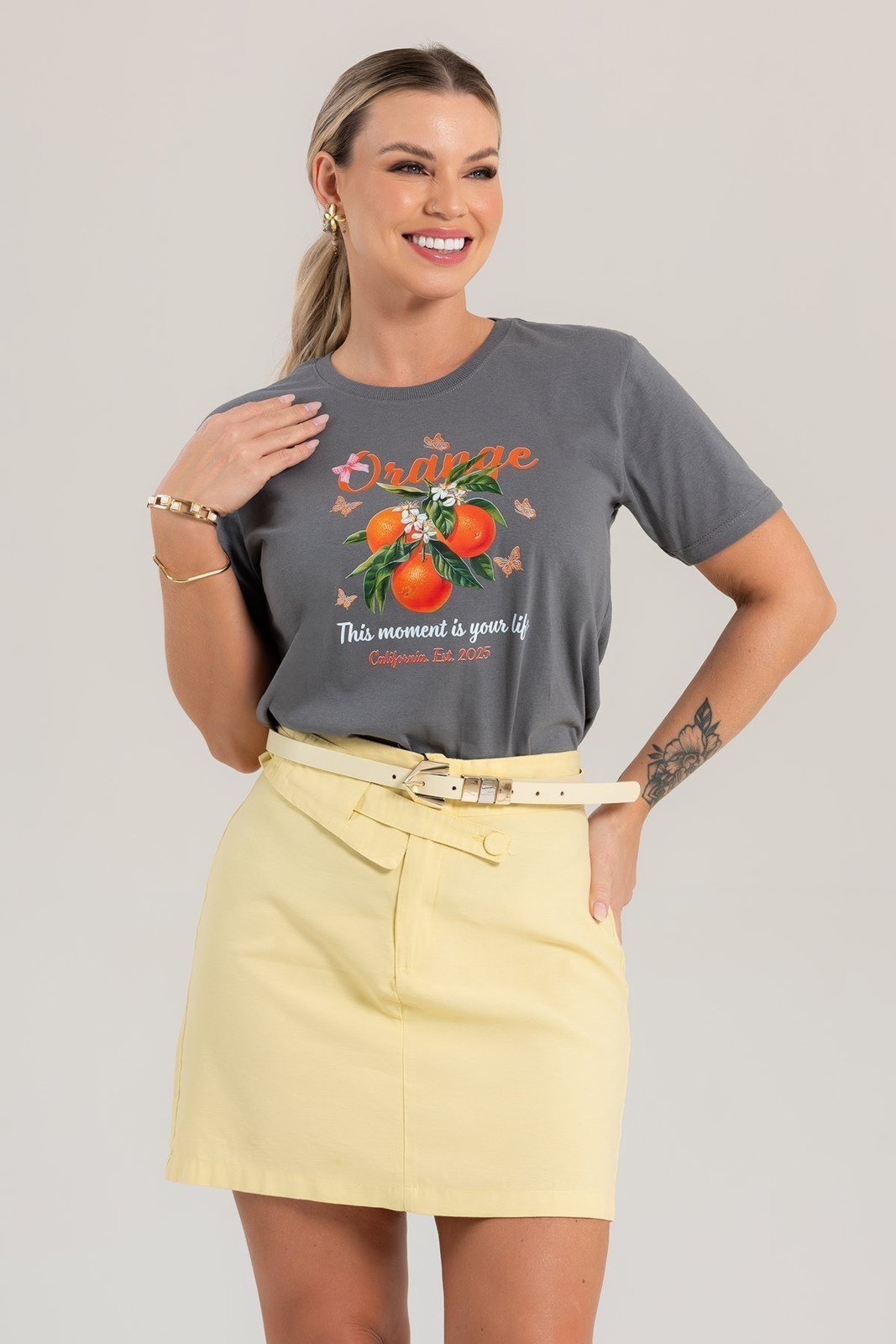 T-shirt Feminina Cianitas Chumbo Estampa Orange California