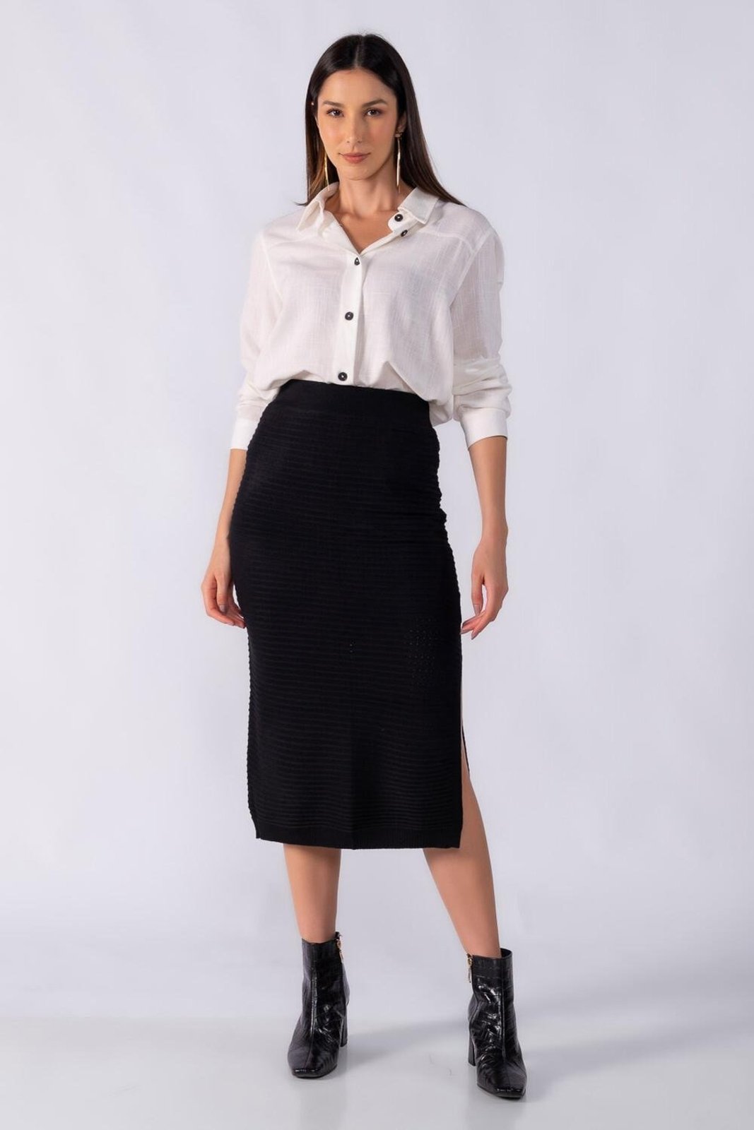 Saia midi canelada horizontal com fenda lateral Preto