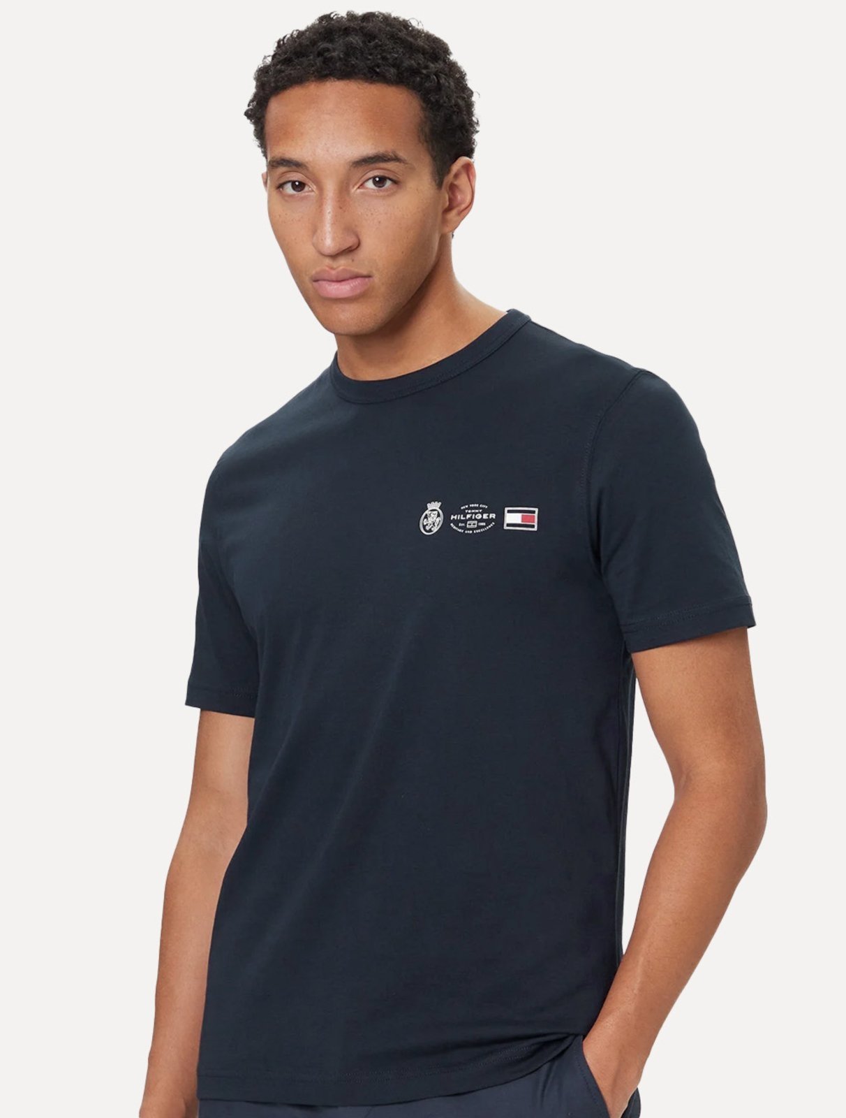 Vista 2 Camiseta Tommy Hilfiger Masculina Regular Small Crest Outline azul marinho Tommy Hilfiger azul marinho