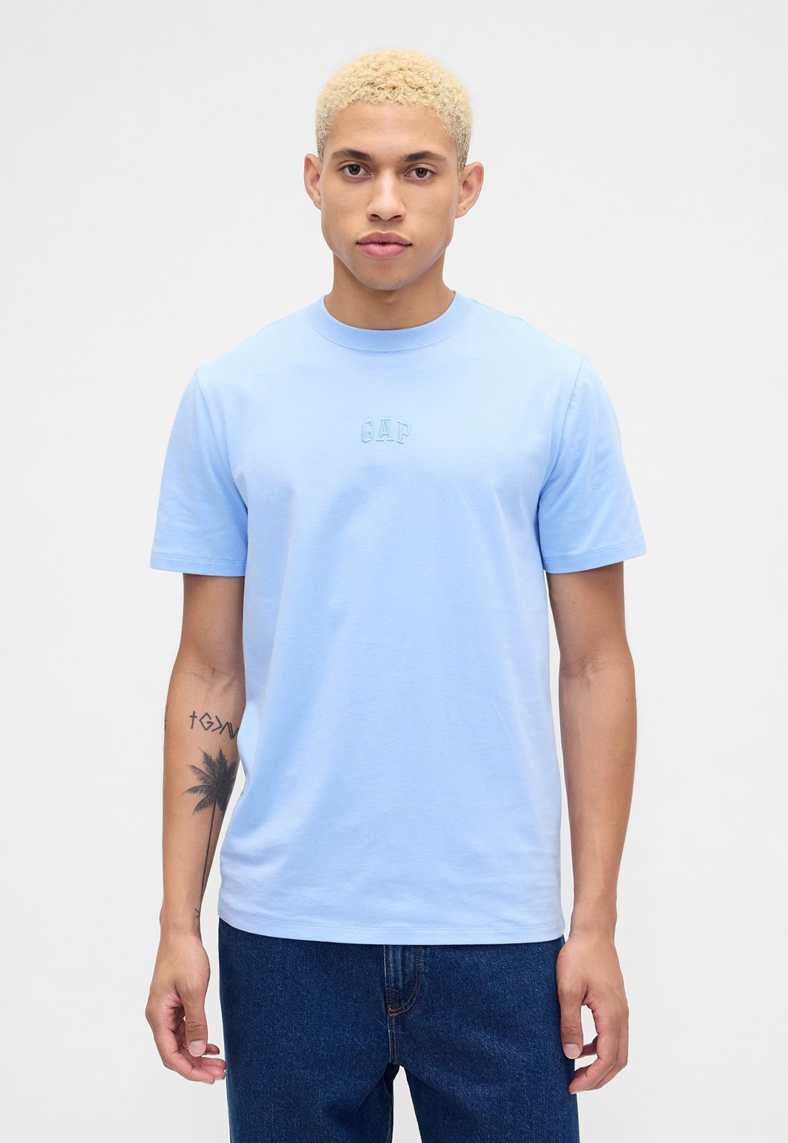 Camiseta Masculina GAP Logo Bordado Azul Claro
