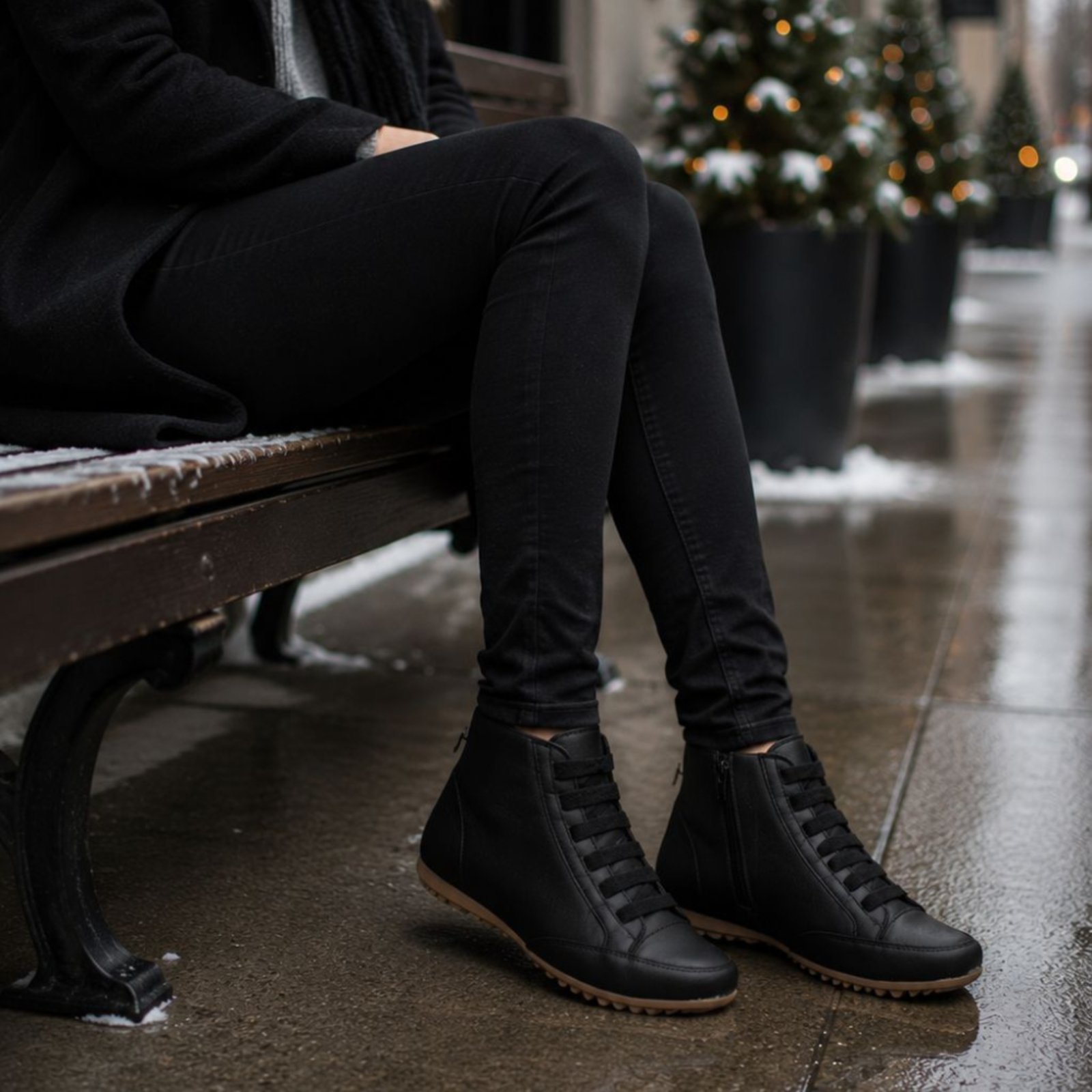 Bota Feminina Comfort Cano Curto Sem Salto Zíper Preta