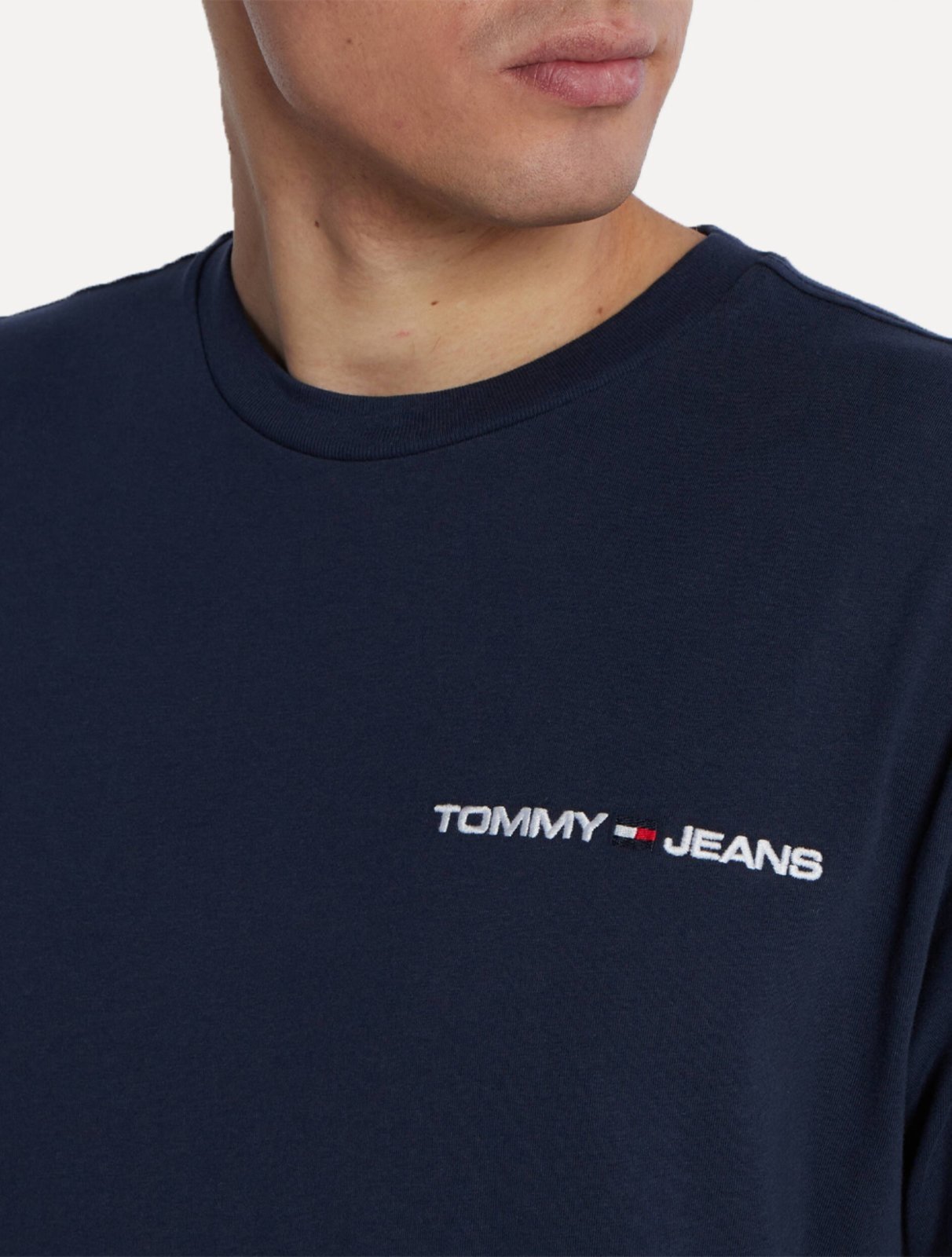 Vista 3 Camiseta Tommy Jeans Masculina Classic Linear Embroidered Chest Marinho azul marinho Tommy Jeans azul marinho