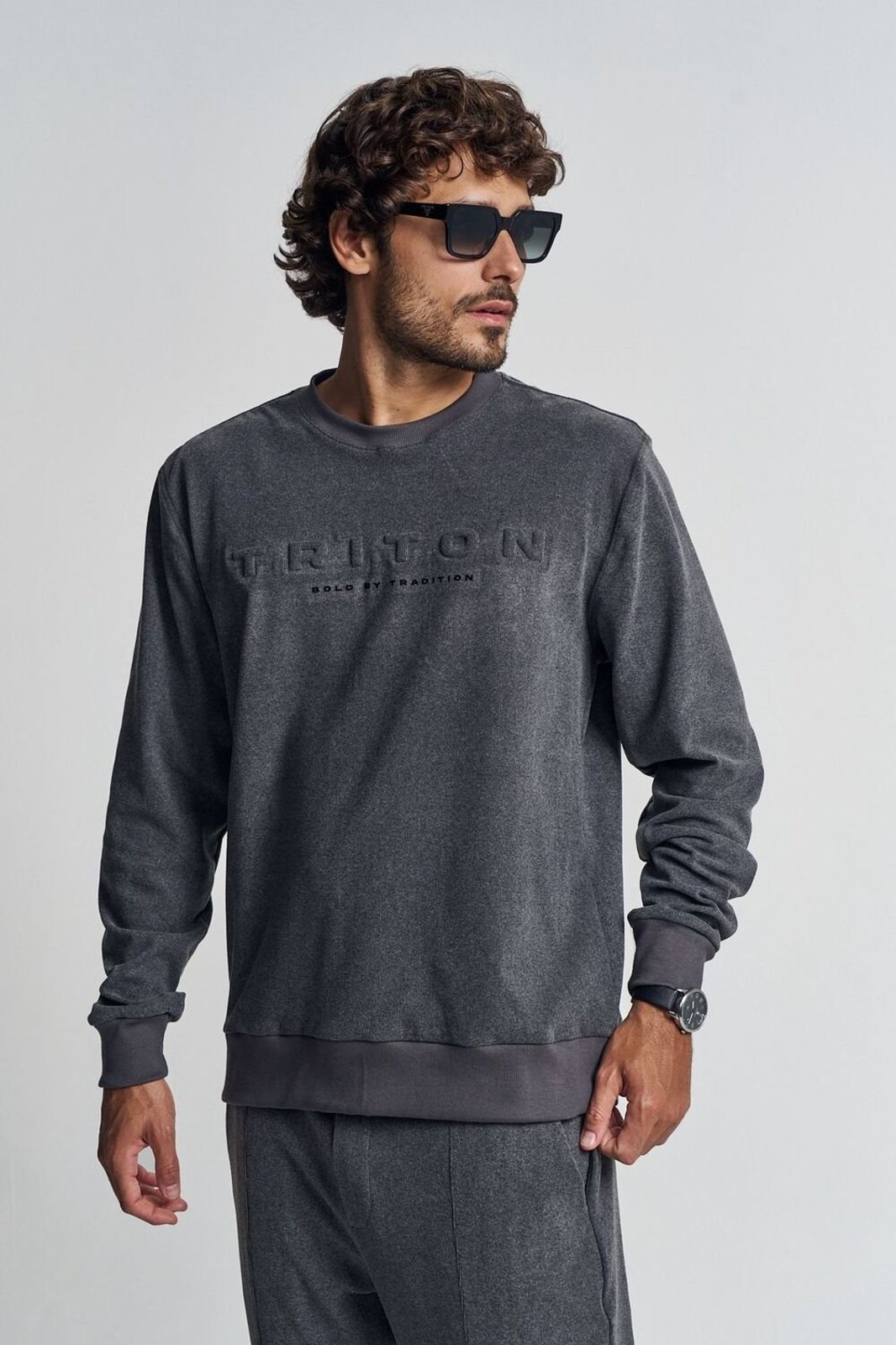 Blusão Masculino Logo Alto Relevo Triton Cinza Fuligem