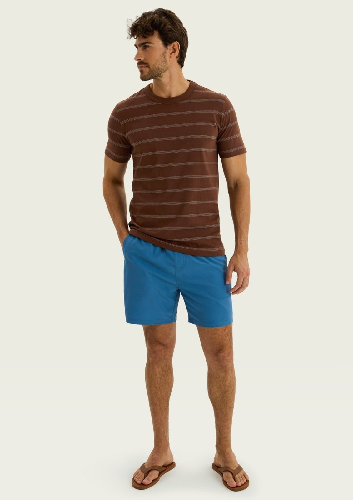 Shorts Masculino em Tecido Plano com Cós de Elástico Hering