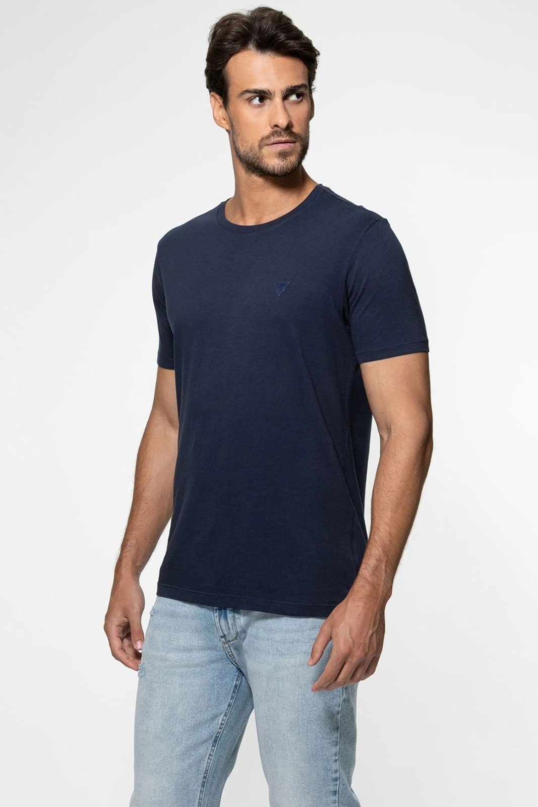 Camiseta Guess Triângulo Emborrachado Azul Escuro