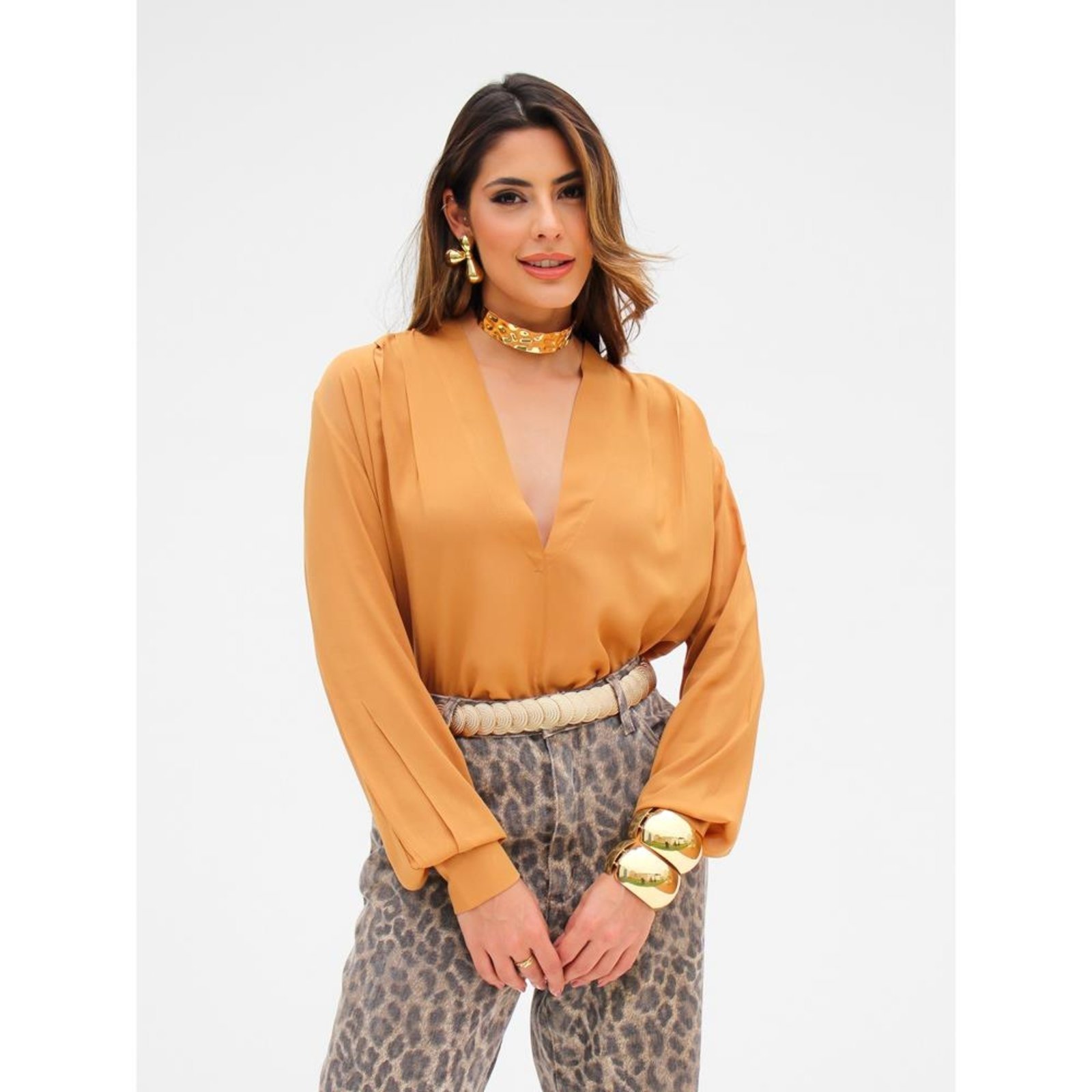Camisa Feminina Viscose Ampla com Pedrarias e Acabamento Sofisticado
