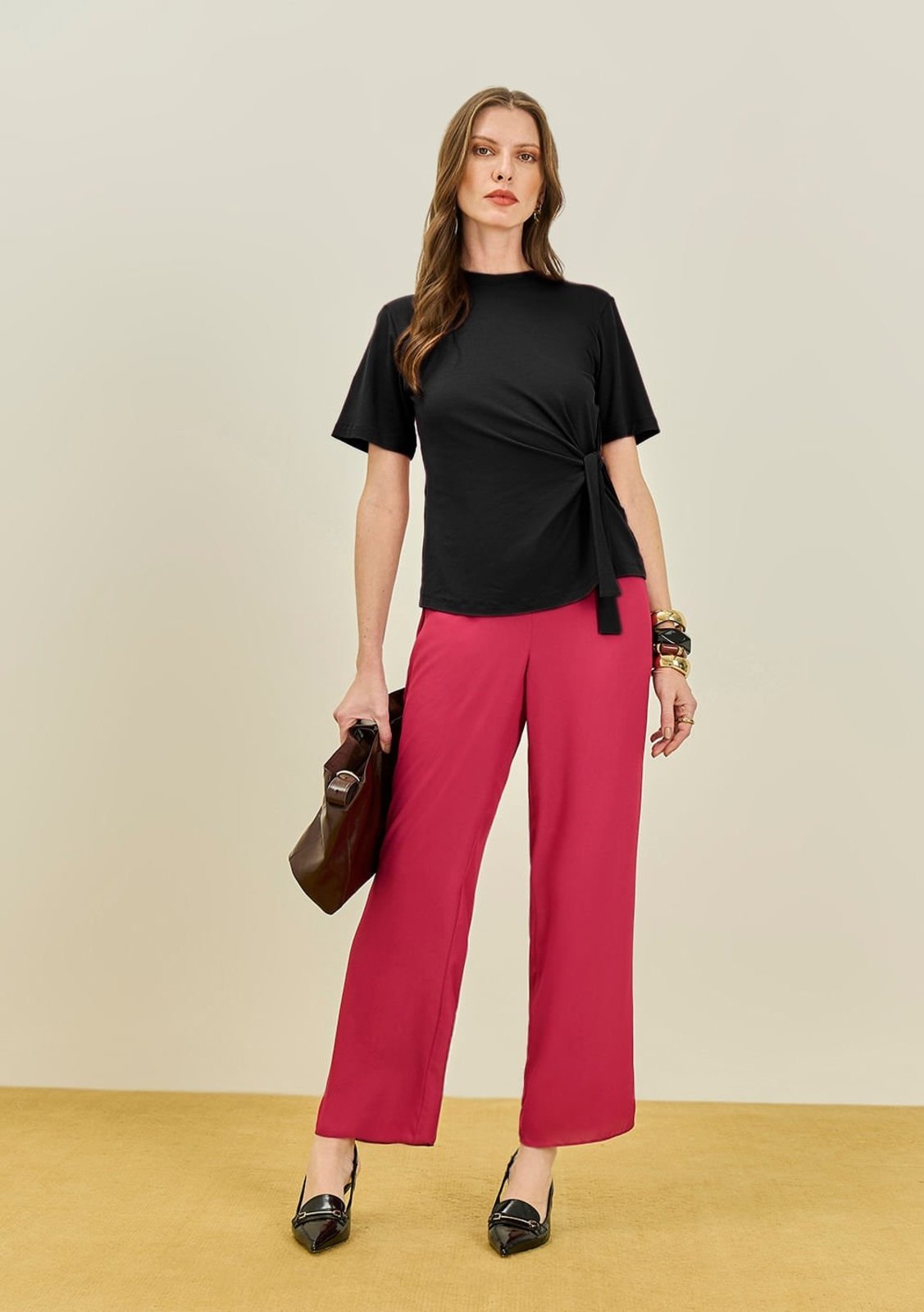 Blusa Maria Valentina Solta Decote Careca Manga Curta Padrão Preto