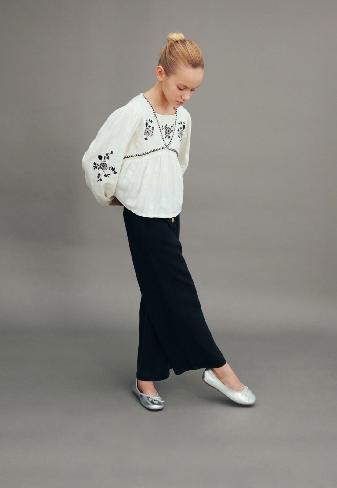 Infantil – Blusa MANGO Bordado Floral Off-White