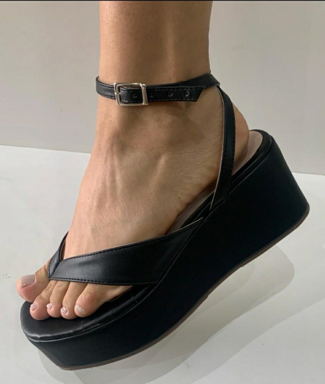 Sandália Delazari Salto Plataforma Preta