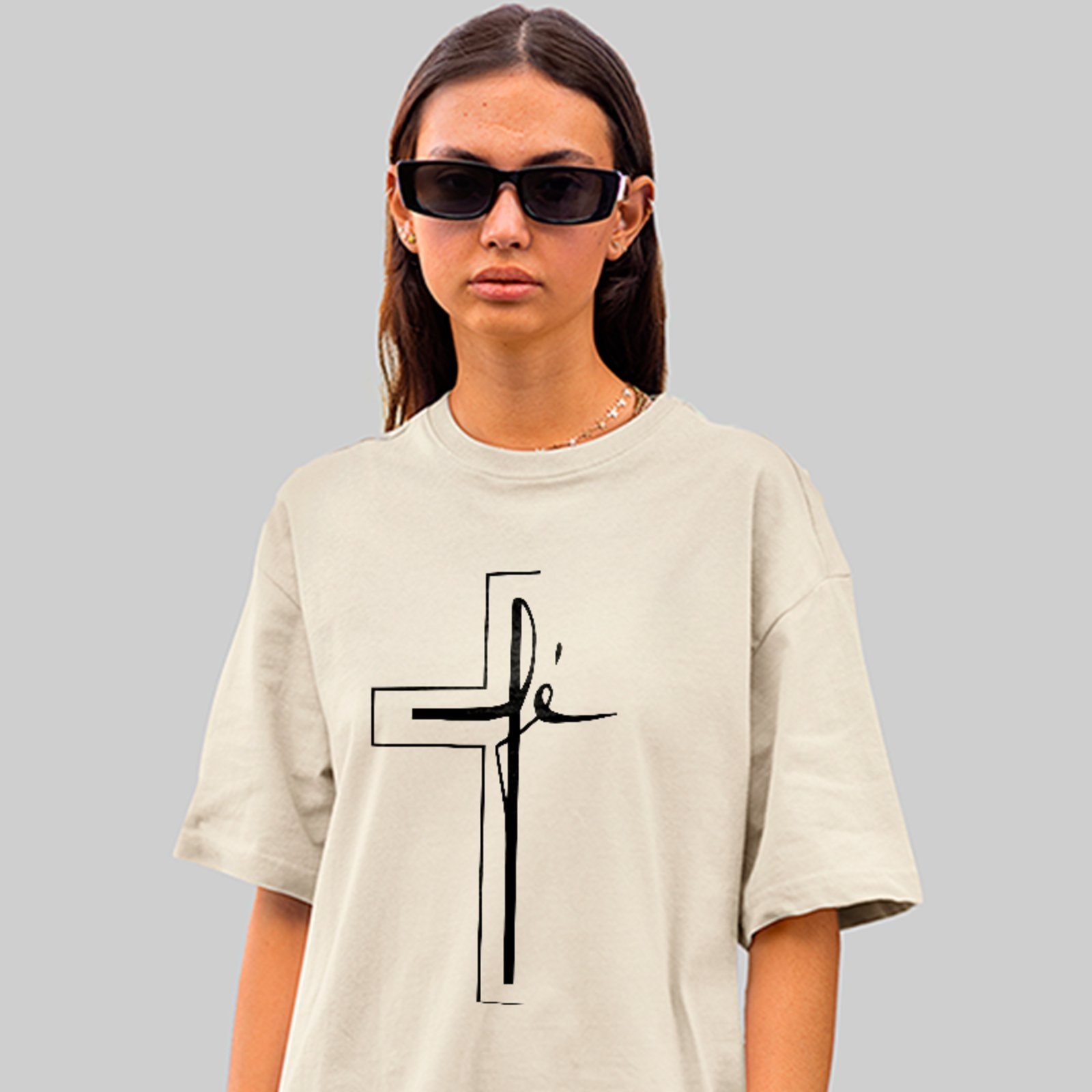 Camiseta Oversized Fé Cruz Estampa Cristã Estilo Casual Off White
