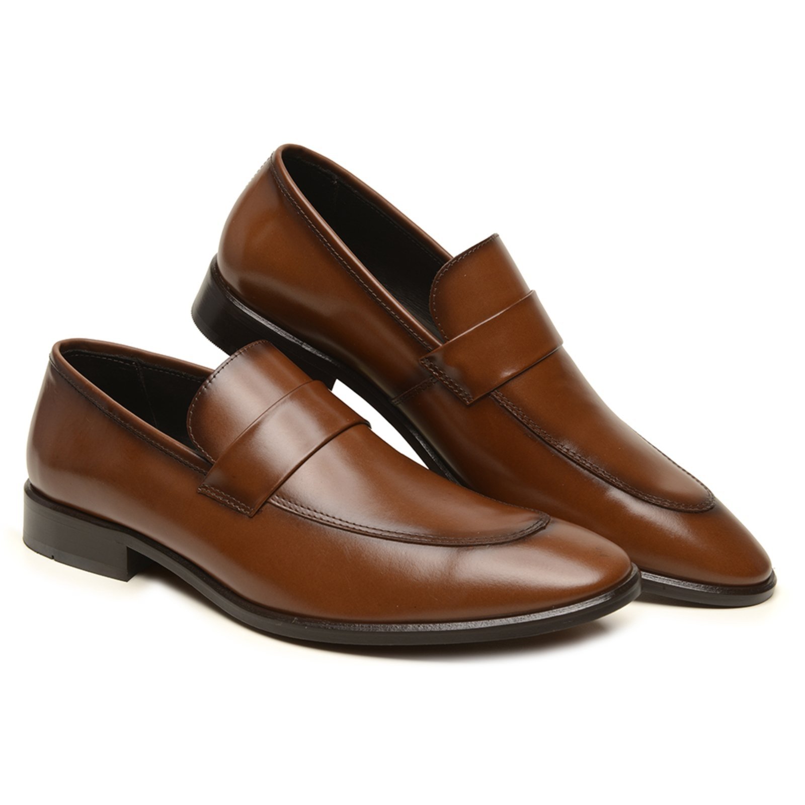 Sapato Masculino Social Veritimo Mocassim Sola de Couro Bico Alongado Clássico Liso Whisky
