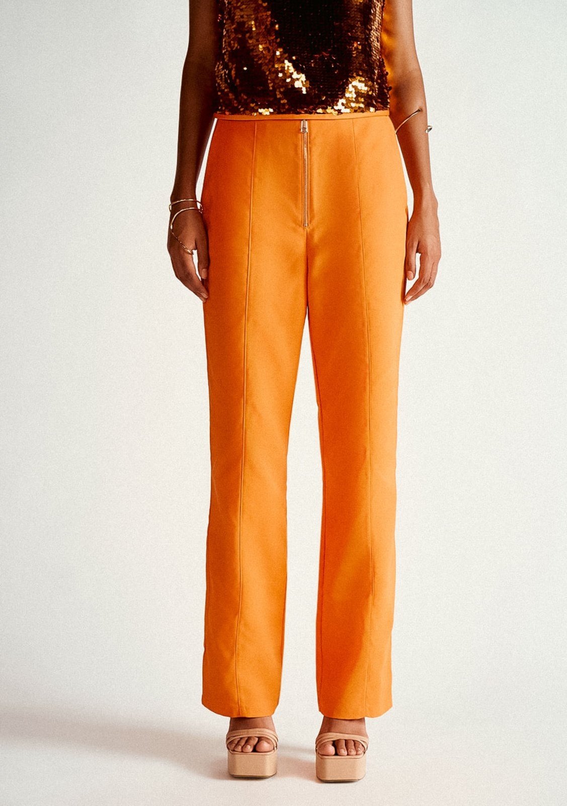 Vista 3 Calça Zinco Lebôh Flare Cós Alto Detalhe Zíper laranja Zinco laranja