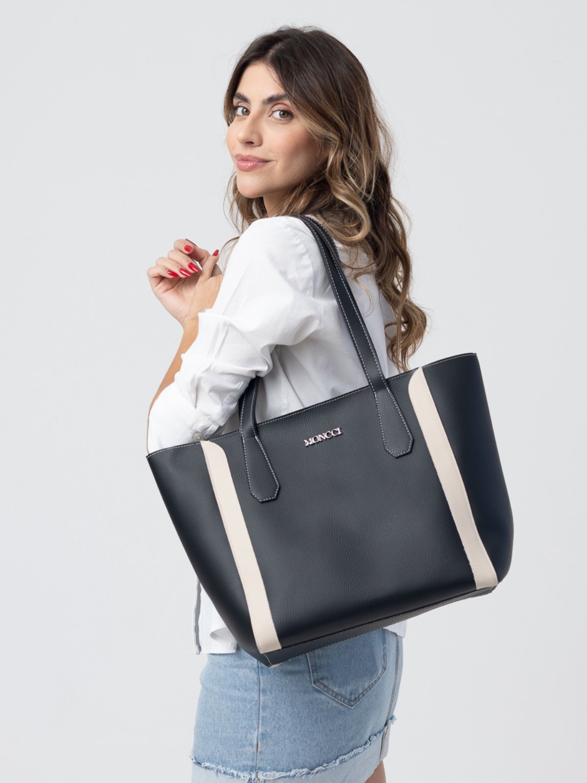 Bolsa de Ombro Grande Moncci Fechamento de zíper Preto com Detalhes Branco