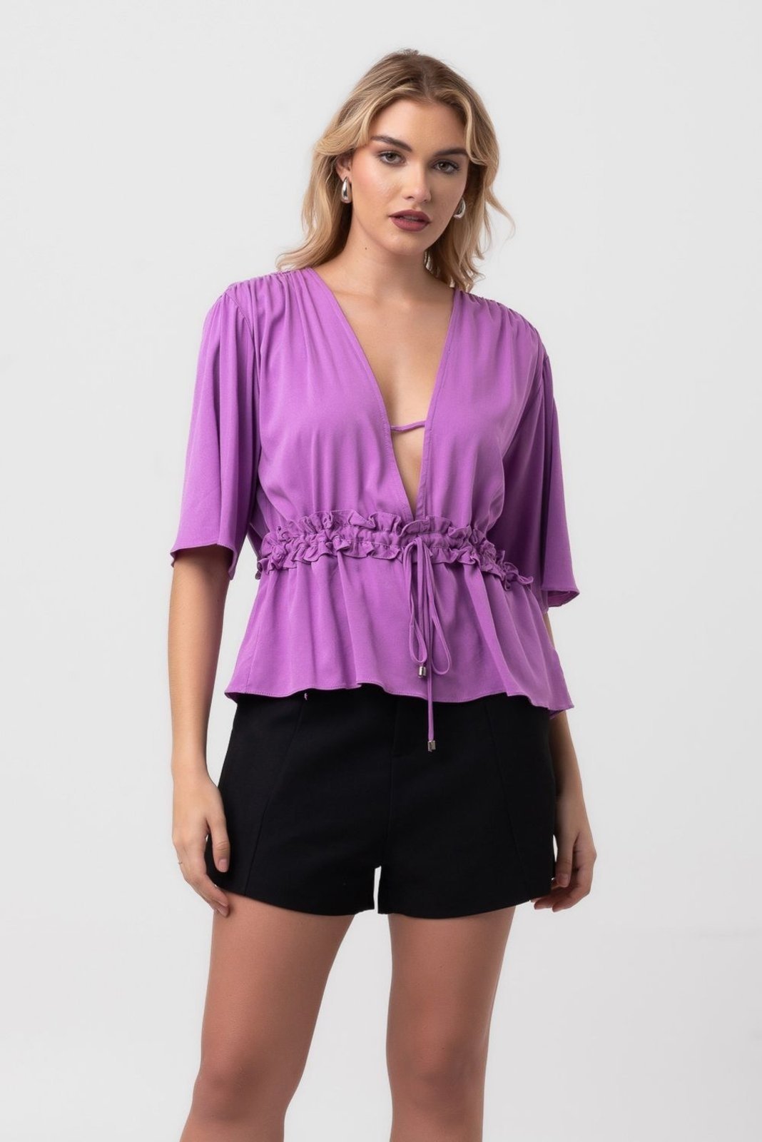 Blusa decote v roletê roxa pequiá