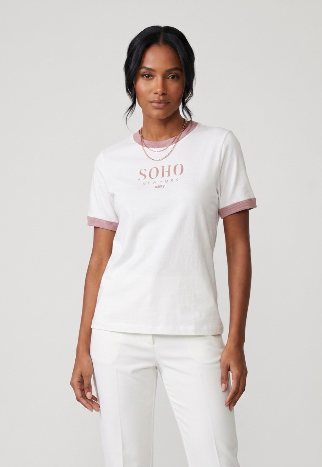 Camiseta Feminina Lança Perfume Detalhe Contraste Branca