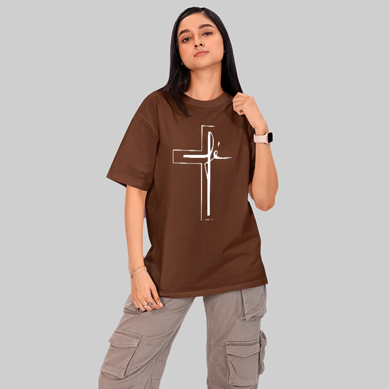 Camiseta Oversized Fé Cruz Estampa Cristã Estilo Casual Marrom