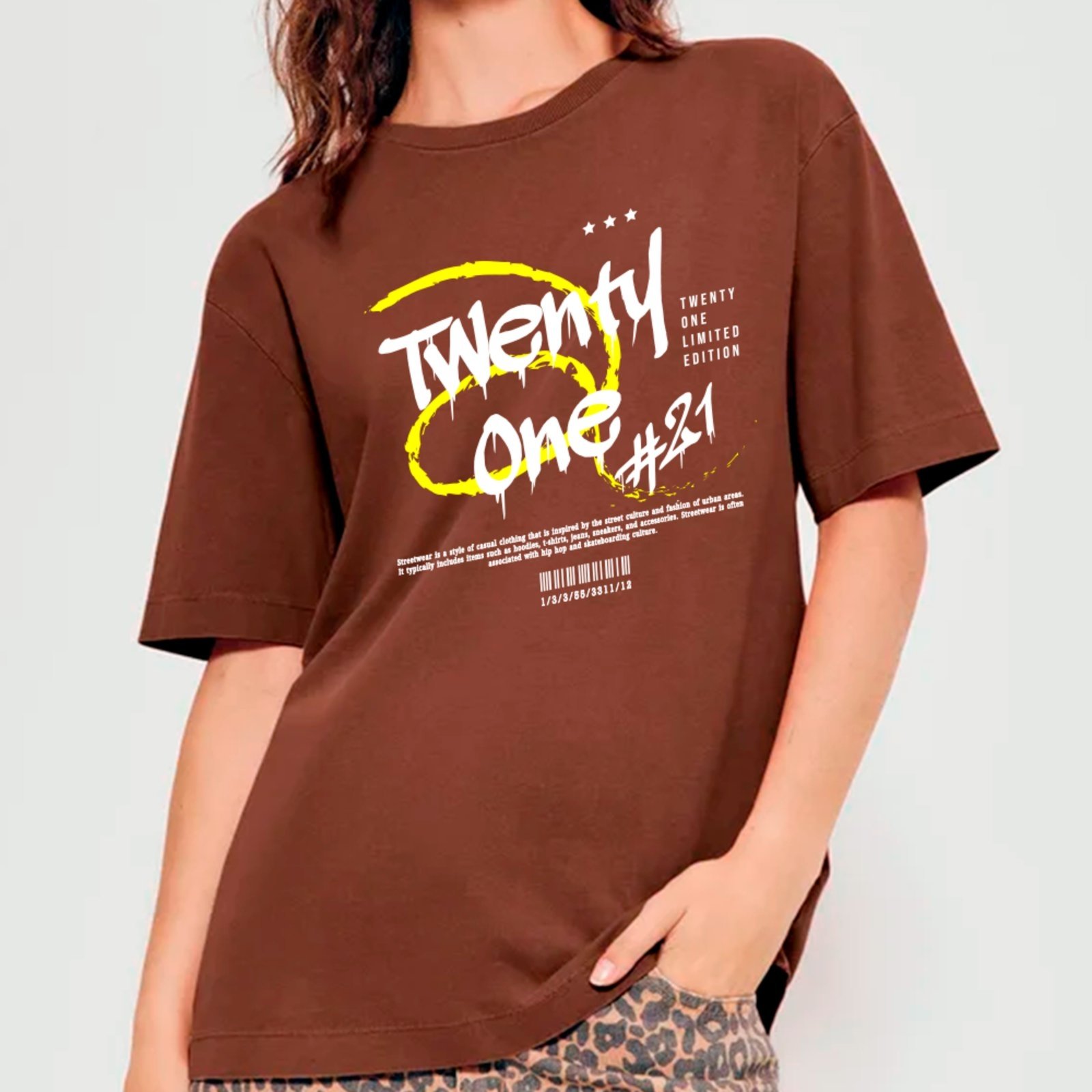 Camiseta Ousy Streetwear Twenty One Oversized Marrom