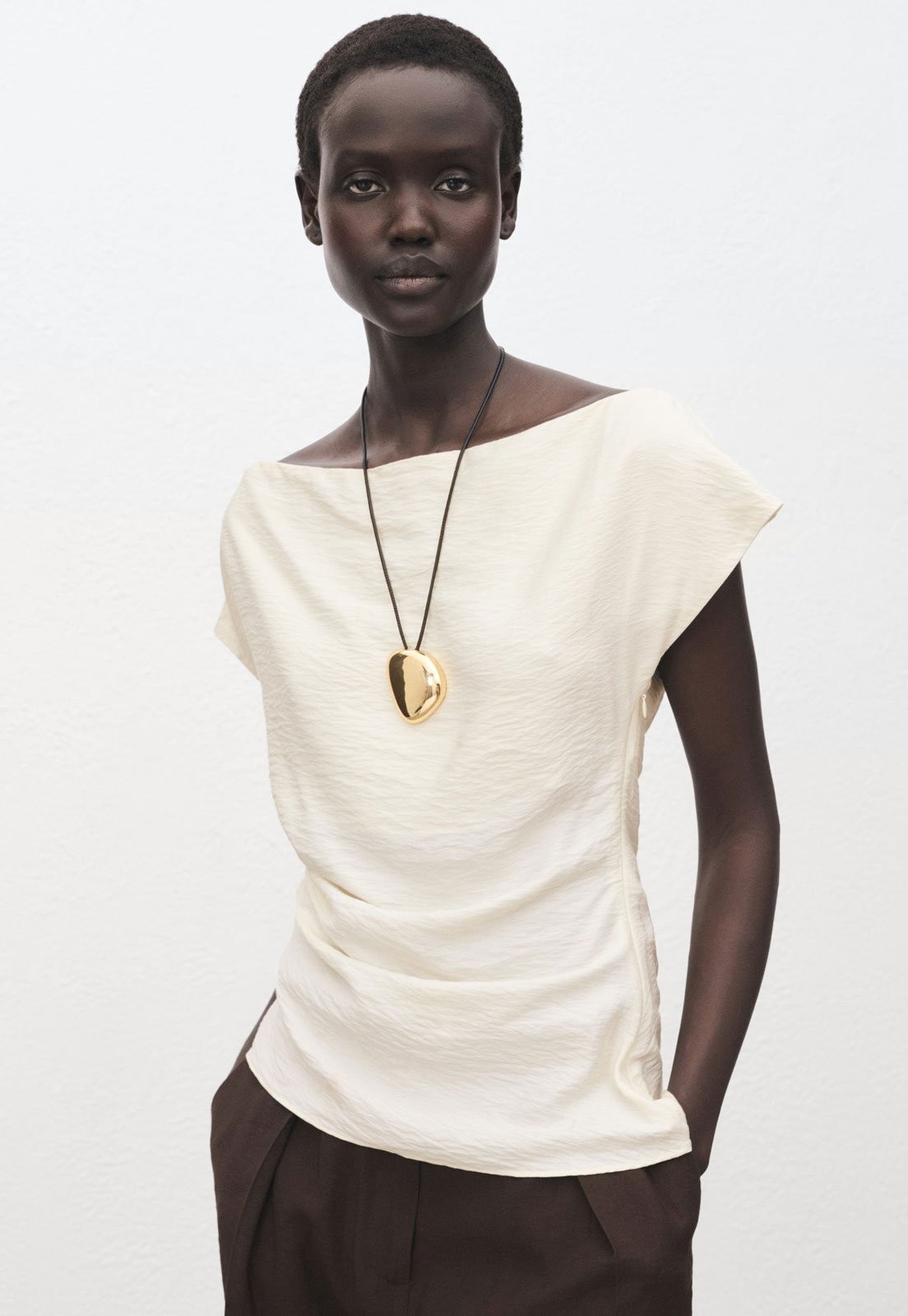 Blusa Feminina Mango Decote Canoa Detalhe Amarração Off-White