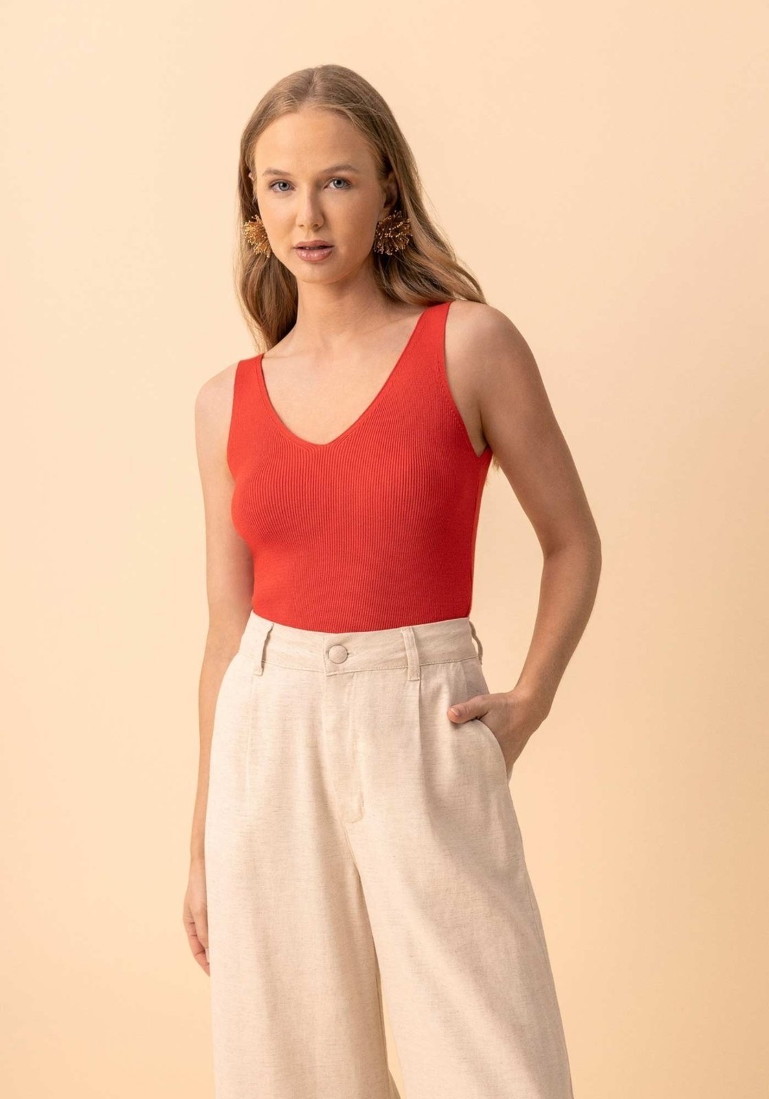 Blusa Regata Básica Com Decote Em V Em Malha Tricô